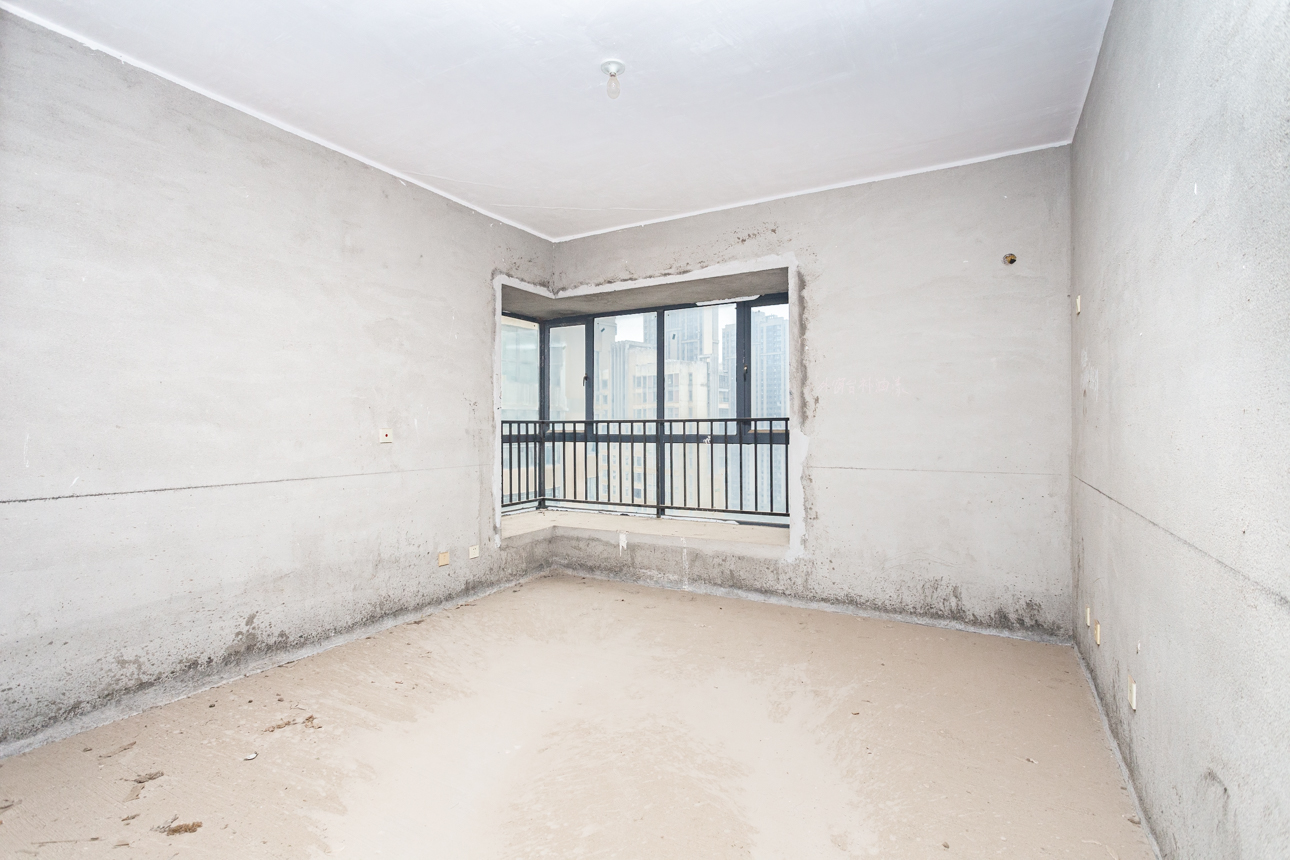 勤诚达新界  5室2厅2卫    148.0万 勤诚达新界  5室2厅2卫    148.0万卧室