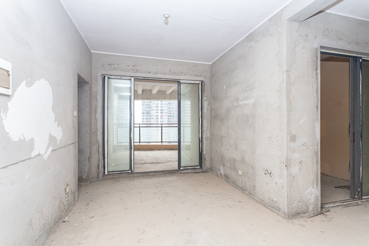 勤诚达新界  5室2厅2卫    148.0万 勤诚达新界  5室2厅2卫    148.0万卧室