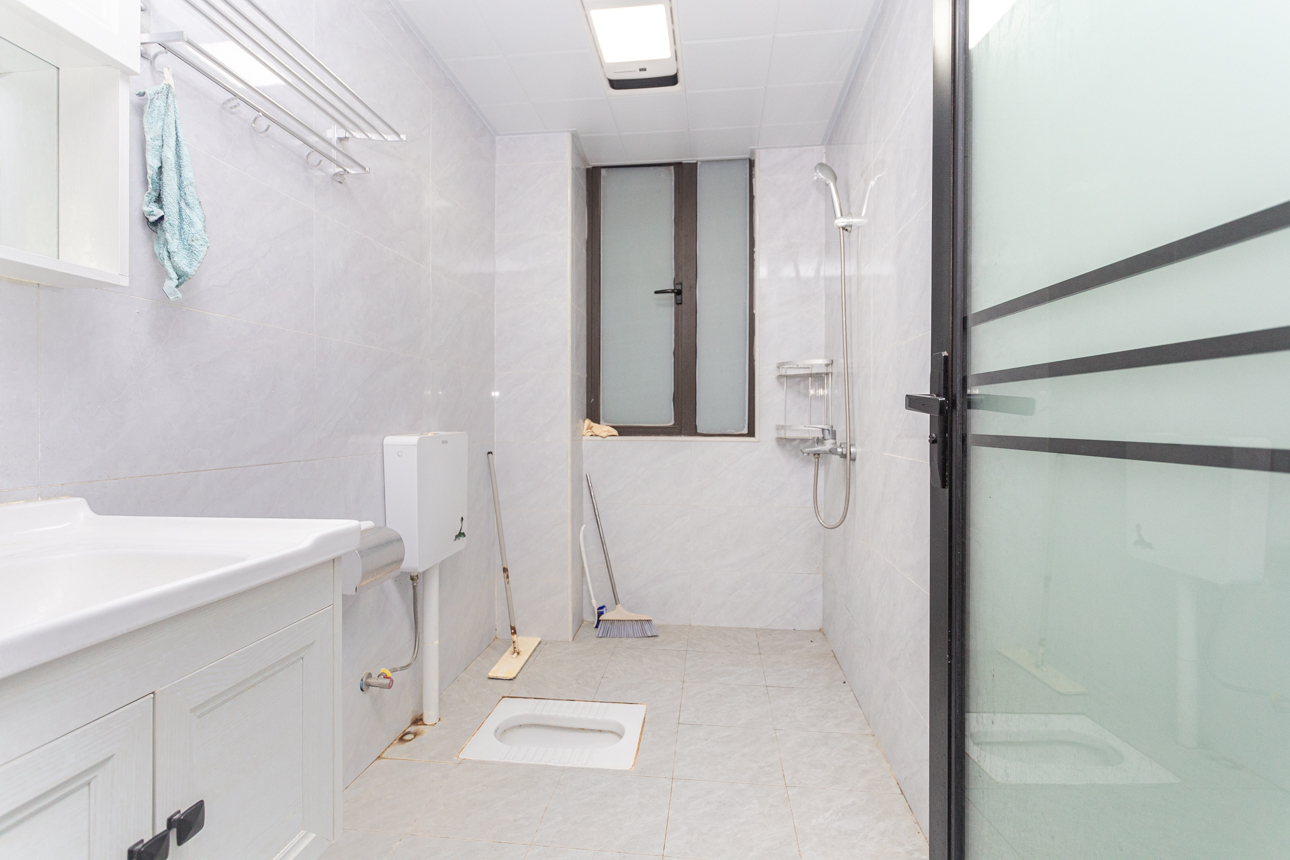 长燃润和天地（长润小区印湘江）  4室2厅2卫    100.0万卫生间