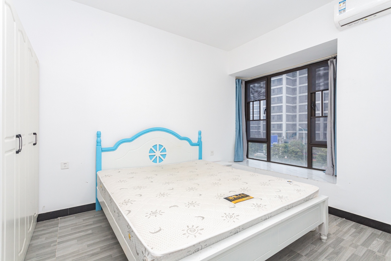 长燃润和天地（长润小区印湘江）  4室2厅2卫    100.0万卧室