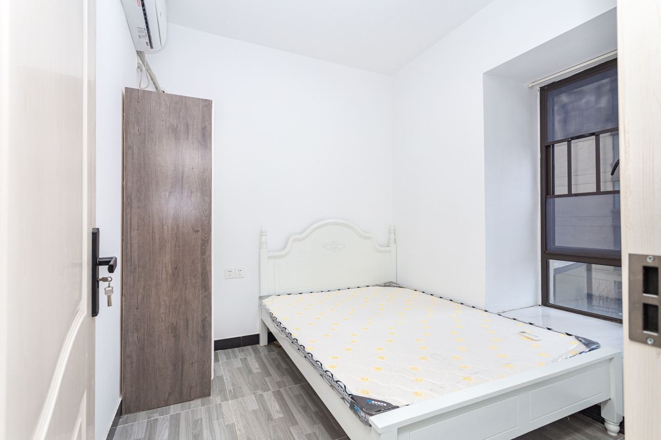 长燃润和天地（长润小区印湘江）  4室2厅2卫    100.0万卧室