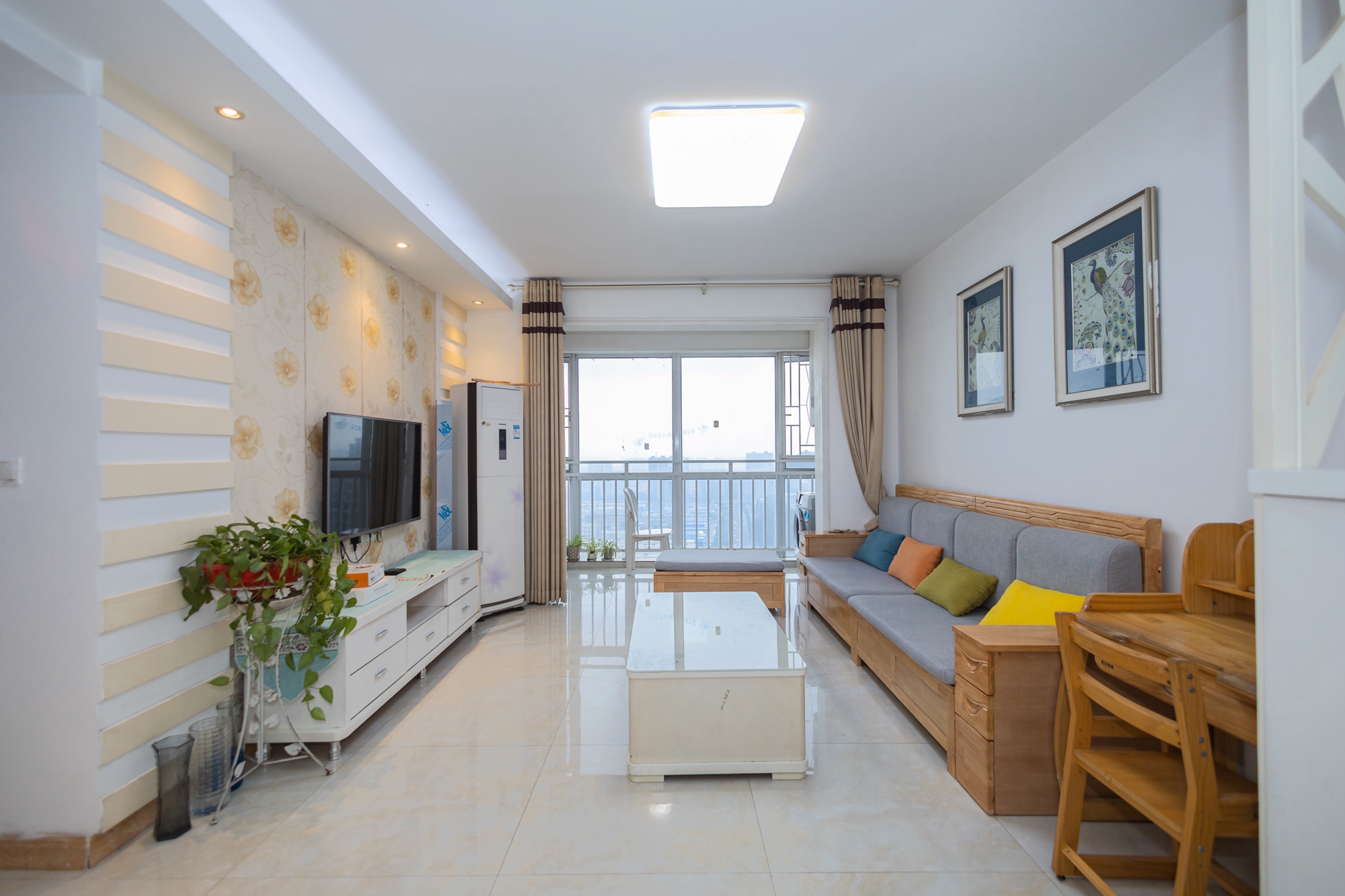 恒广国际景园一二区 2室2厅1卫 55.8万 恒广国际景园一二区 2室2厅1卫 55.8万客厅