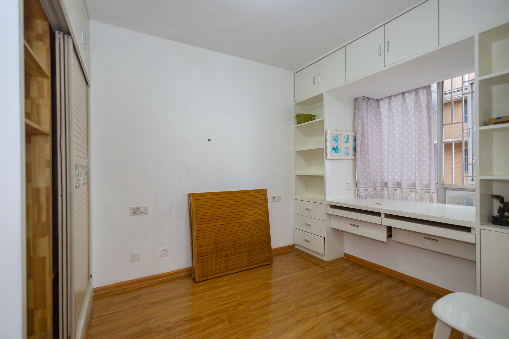 恒广国际景园一二区 2室2厅1卫 55.8万 恒广国际景园一二区 2室2厅1卫 55.8万卧室