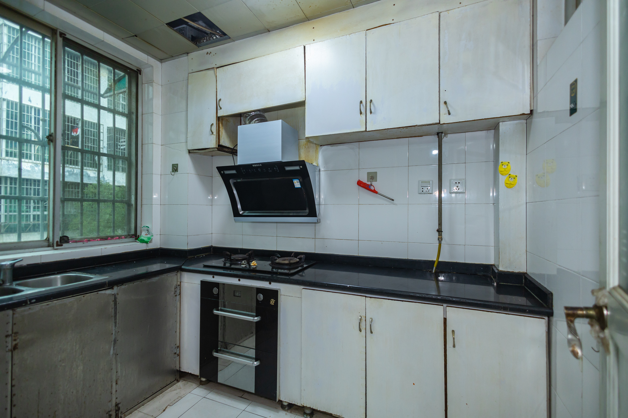 中南汽车世界  2室2厅1卫    32.0万 中南汽车世界  2室2厅1卫    32.0万厨房