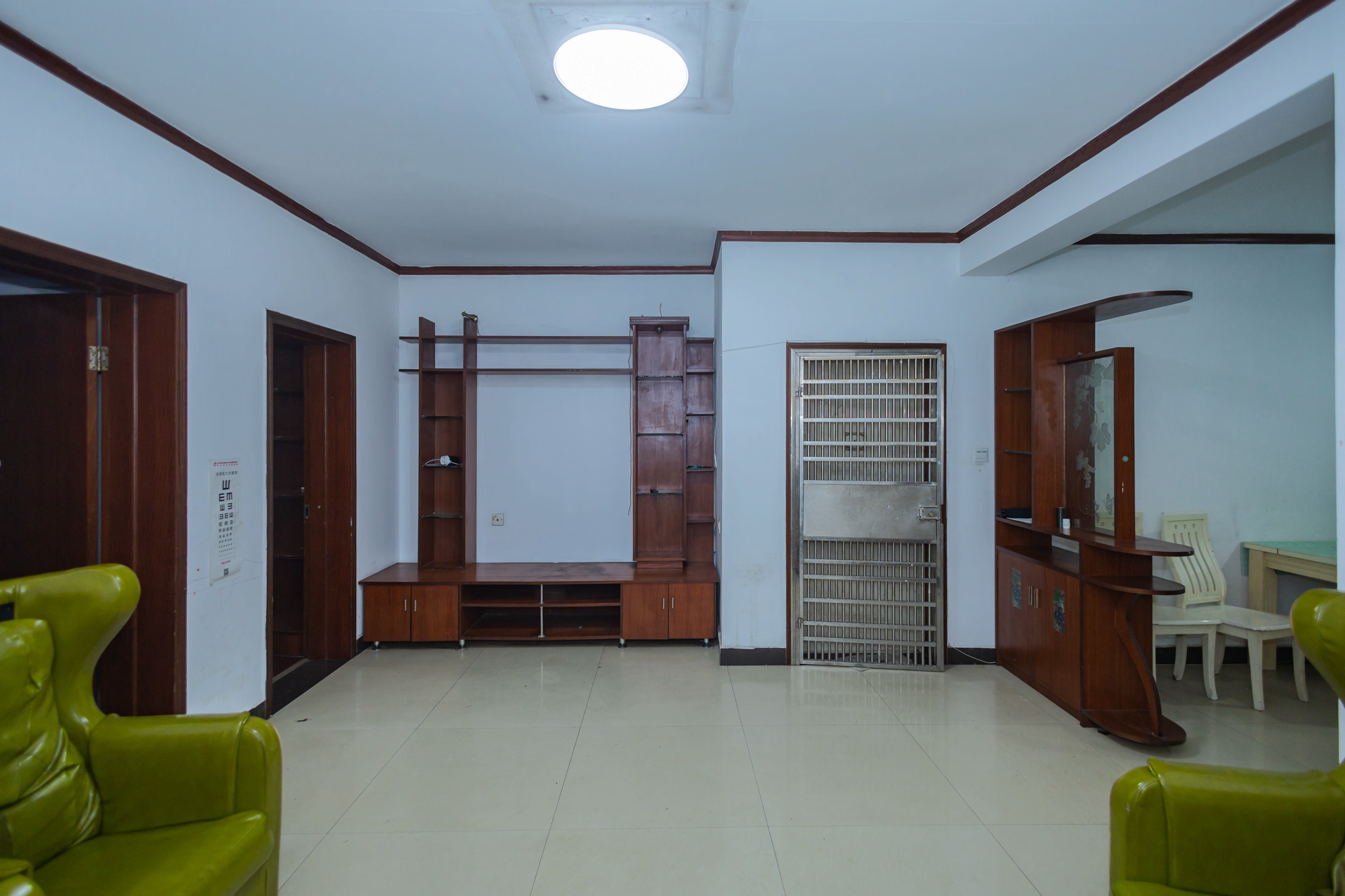 中南汽车世界  2室2厅1卫    32.0万 中南汽车世界  2室2厅1卫    32.0万客厅