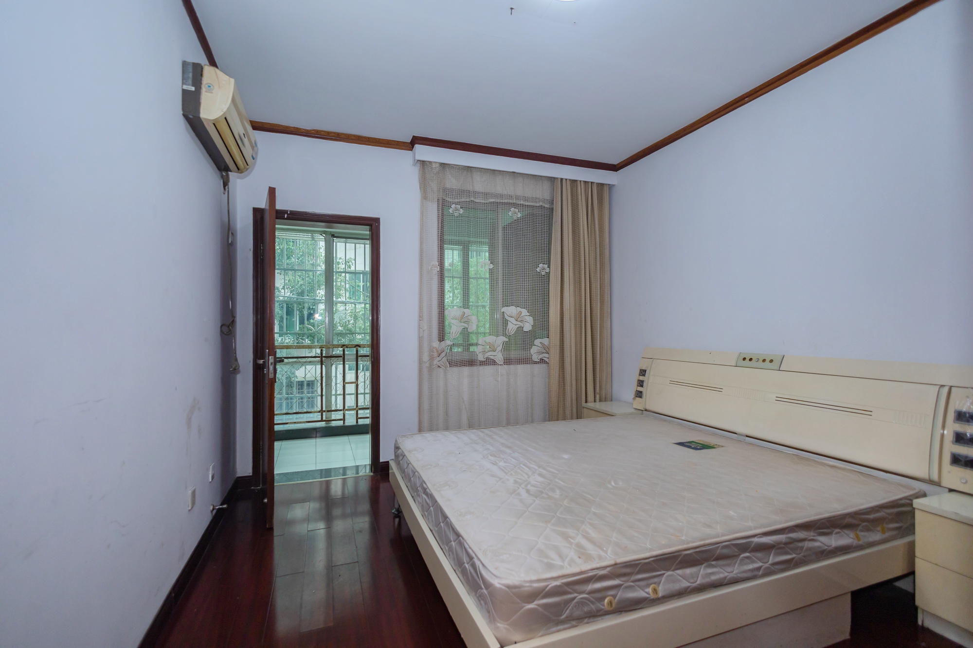 中南汽车世界  2室2厅1卫    32.0万 中南汽车世界  2室2厅1卫    32.0万卧室