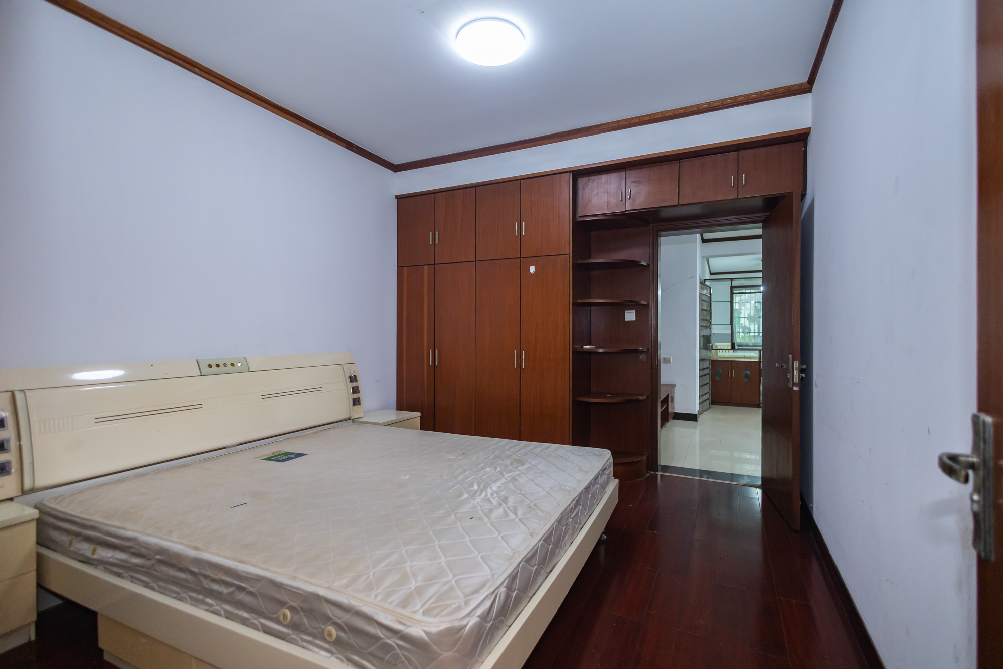 中南汽车世界  2室2厅1卫    32.0万 中南汽车世界  2室2厅1卫    32.0万卧室