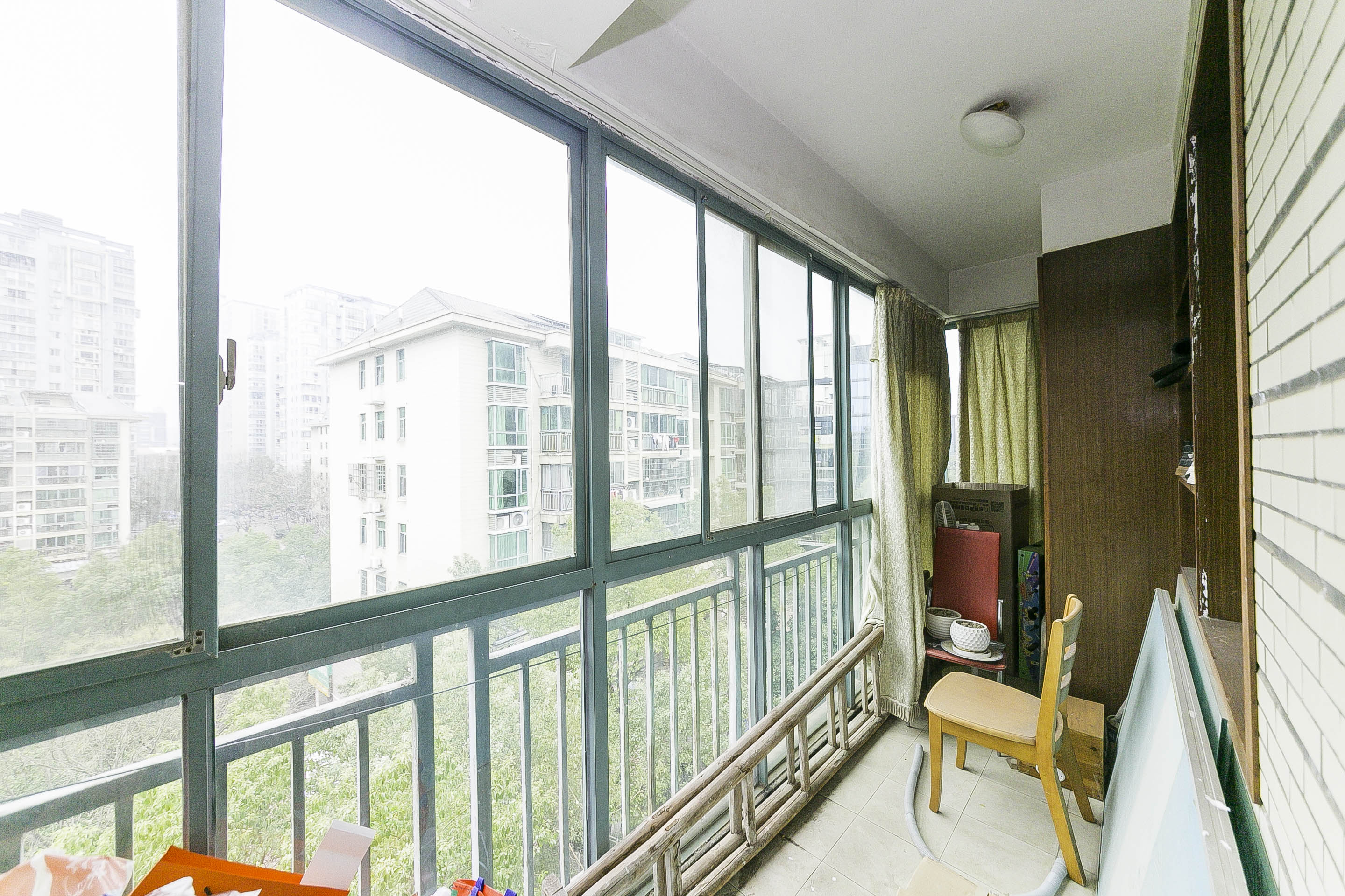 柠檬丽都  3室2厅1卫   102.00万阳台