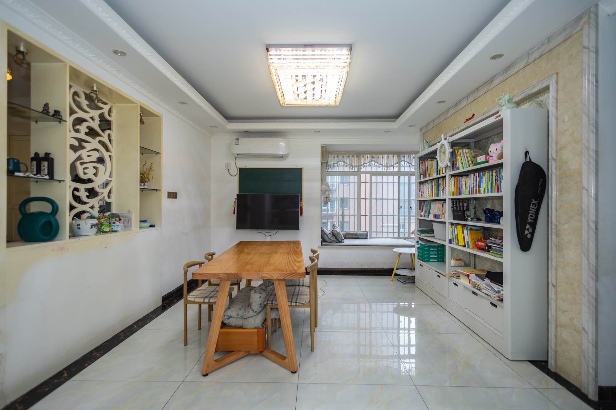 泊林晶城 4室2厅1卫 62.8万 泊林晶城 4室2厅1卫 62.8万客厅