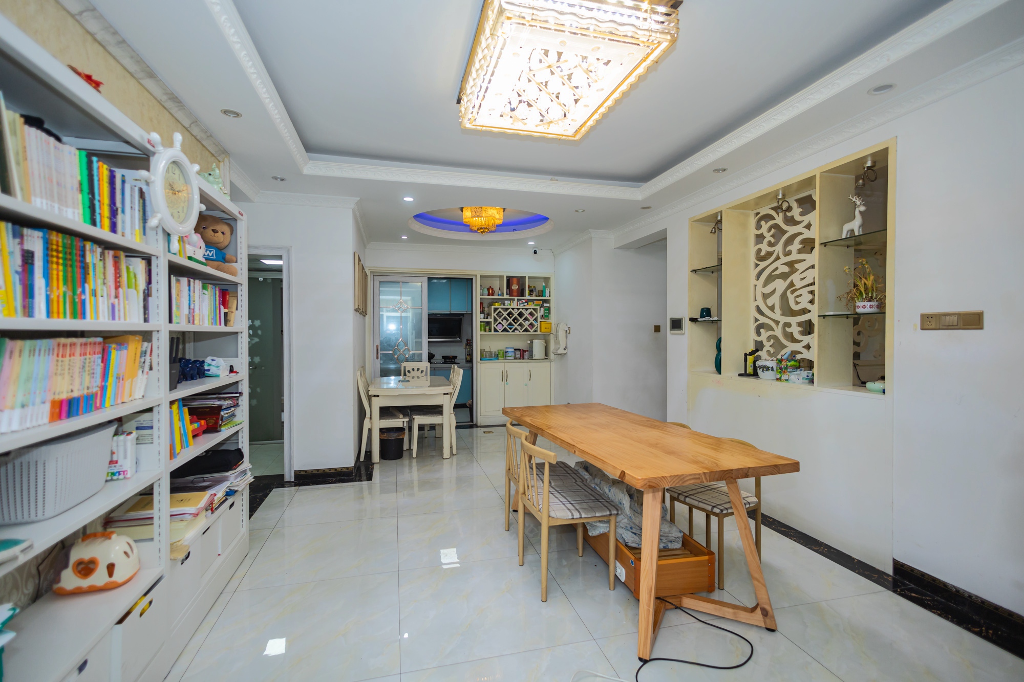 泊林晶城 4室2厅1卫 62.8万 泊林晶城 4室2厅1卫 62.8万客厅