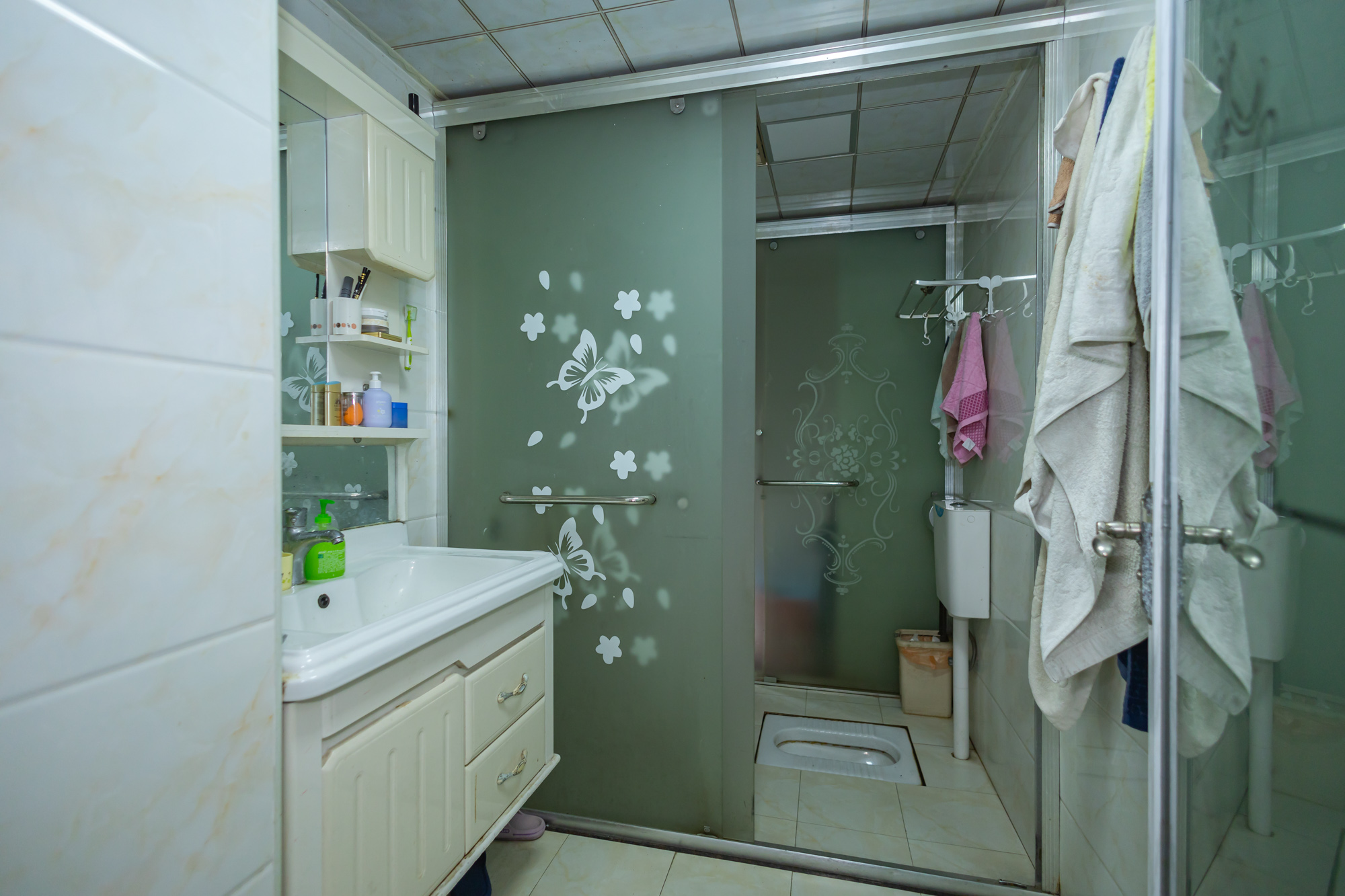 泊林晶城 4室2厅1卫 62.8万 泊林晶城 4室2厅1卫 62.8万卫生间