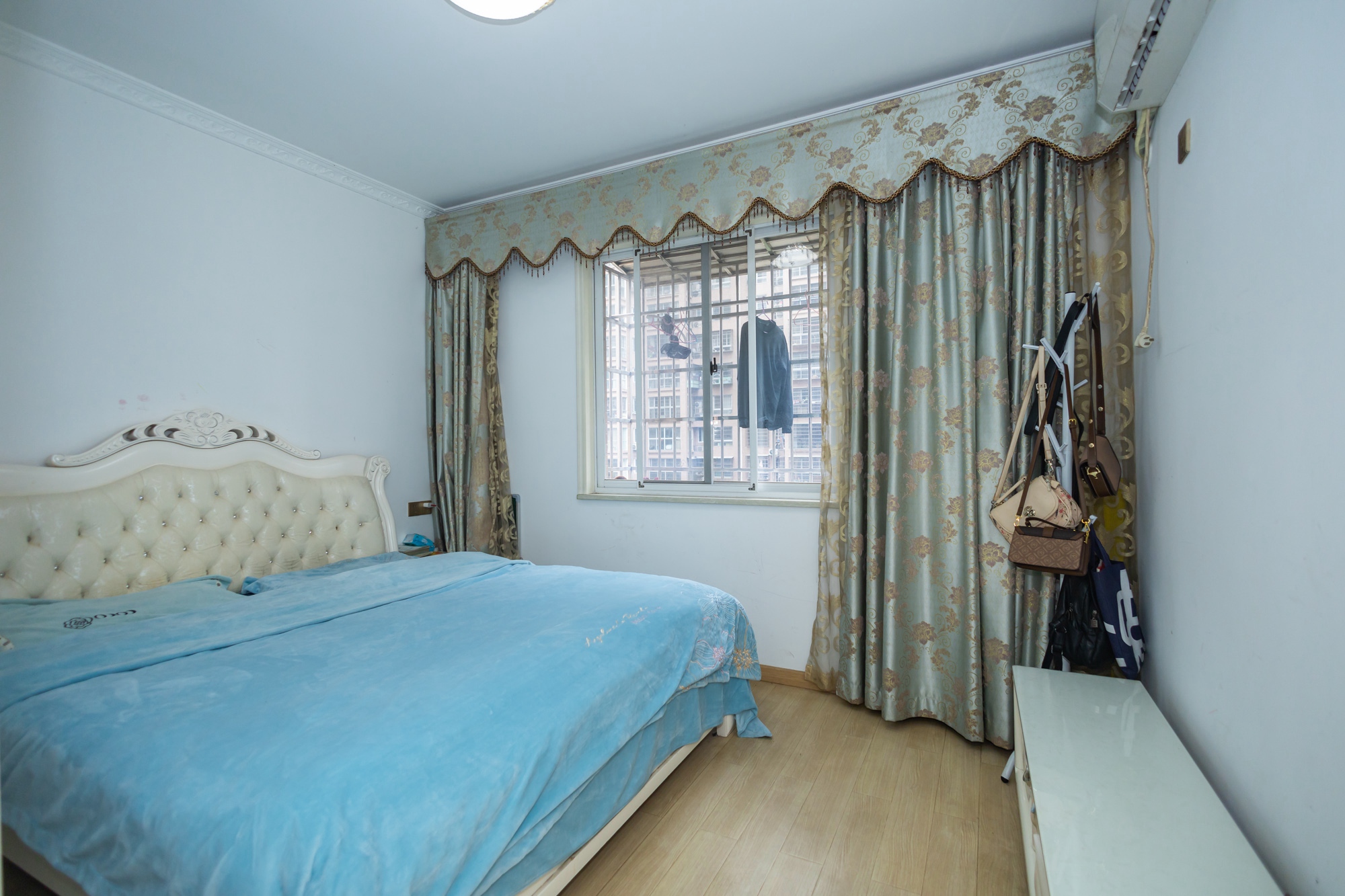 泊林晶城 4室2厅1卫 62.8万 泊林晶城 4室2厅1卫 62.8万卧室