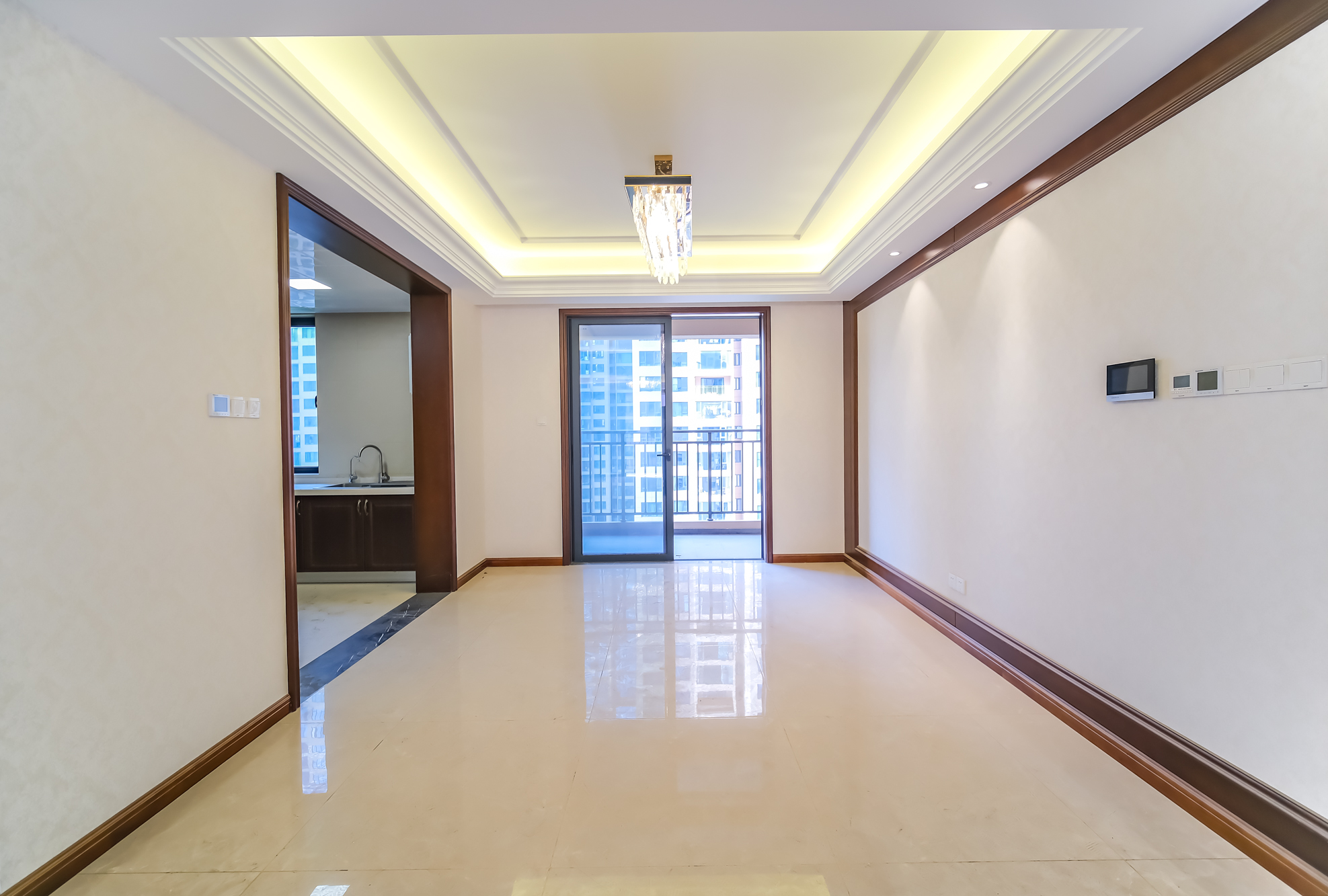 运达锦绣广场  5室2厅3卫    285.0万 运达锦绣广场  5室2厅3卫    285.0万客厅