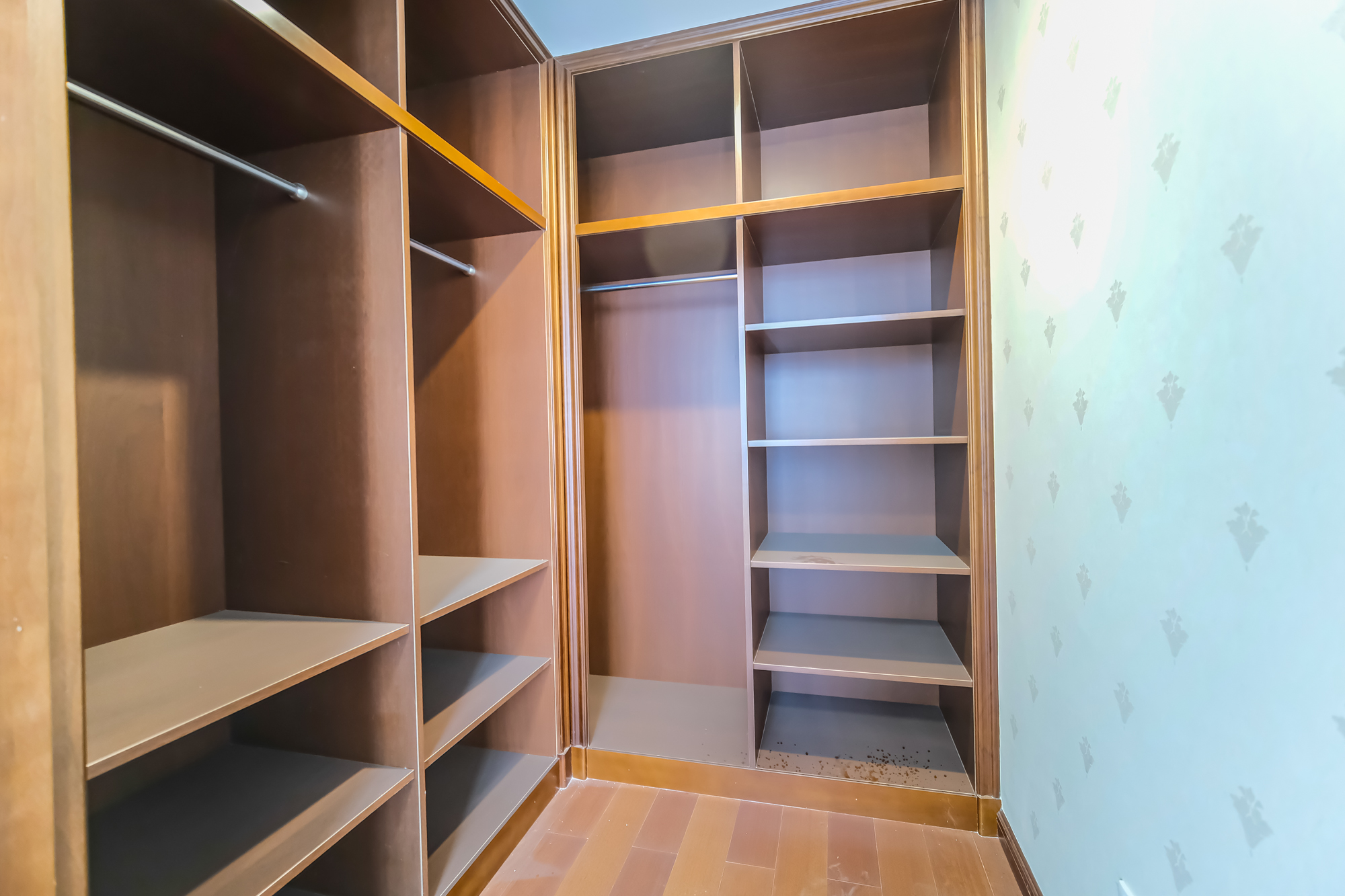 运达锦绣广场  5室2厅3卫    285.0万 运达锦绣广场  5室2厅3卫    285.0万其他