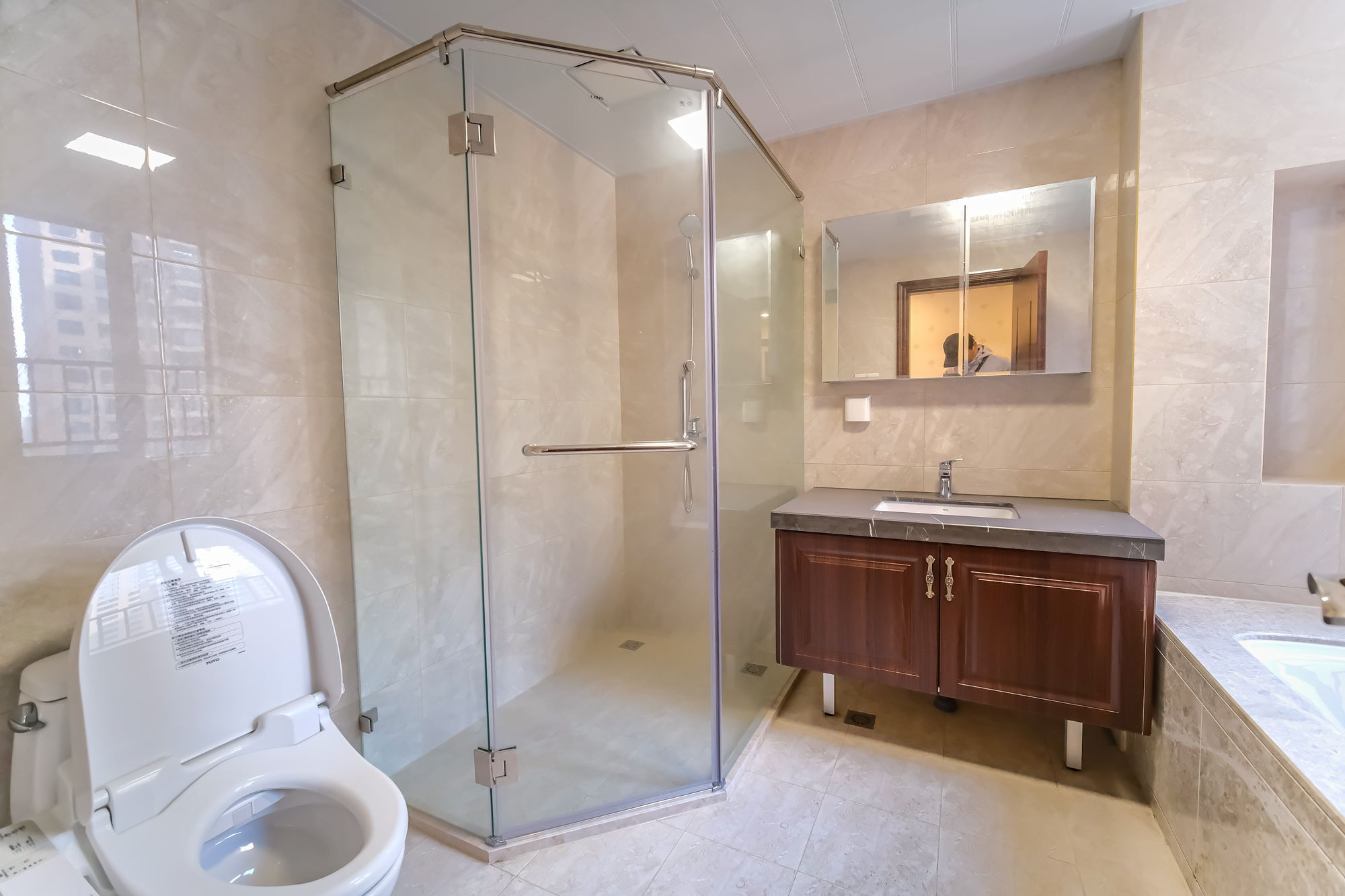 运达锦绣广场  5室2厅3卫    285.0万 运达锦绣广场  5室2厅3卫    285.0万卫生间