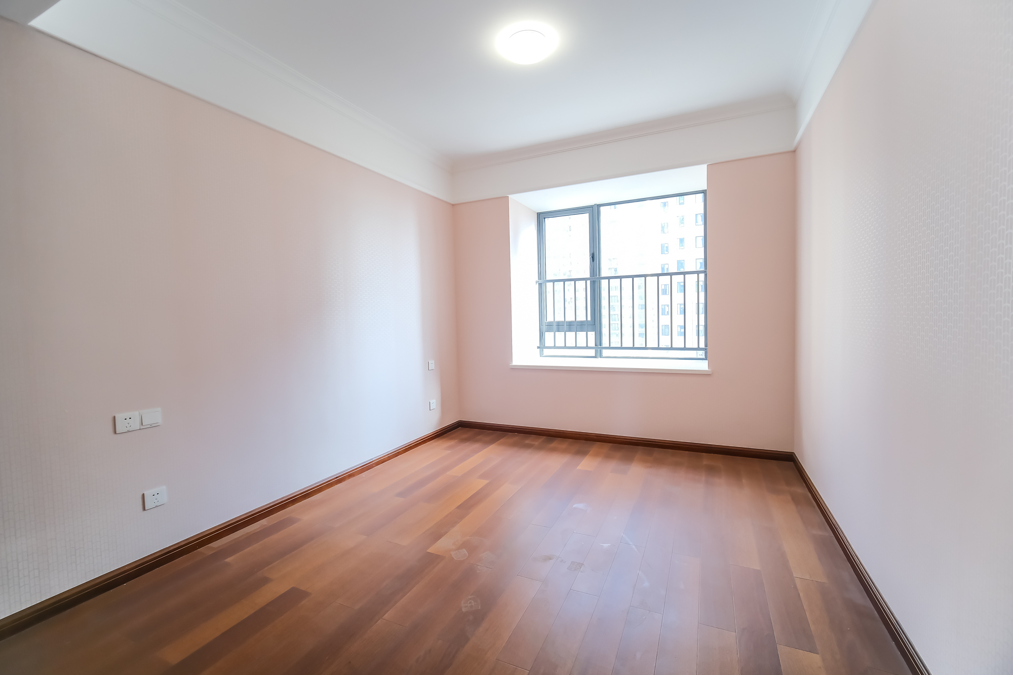 运达锦绣广场  5室2厅3卫    285.0万 运达锦绣广场  5室2厅3卫    285.0万卧室