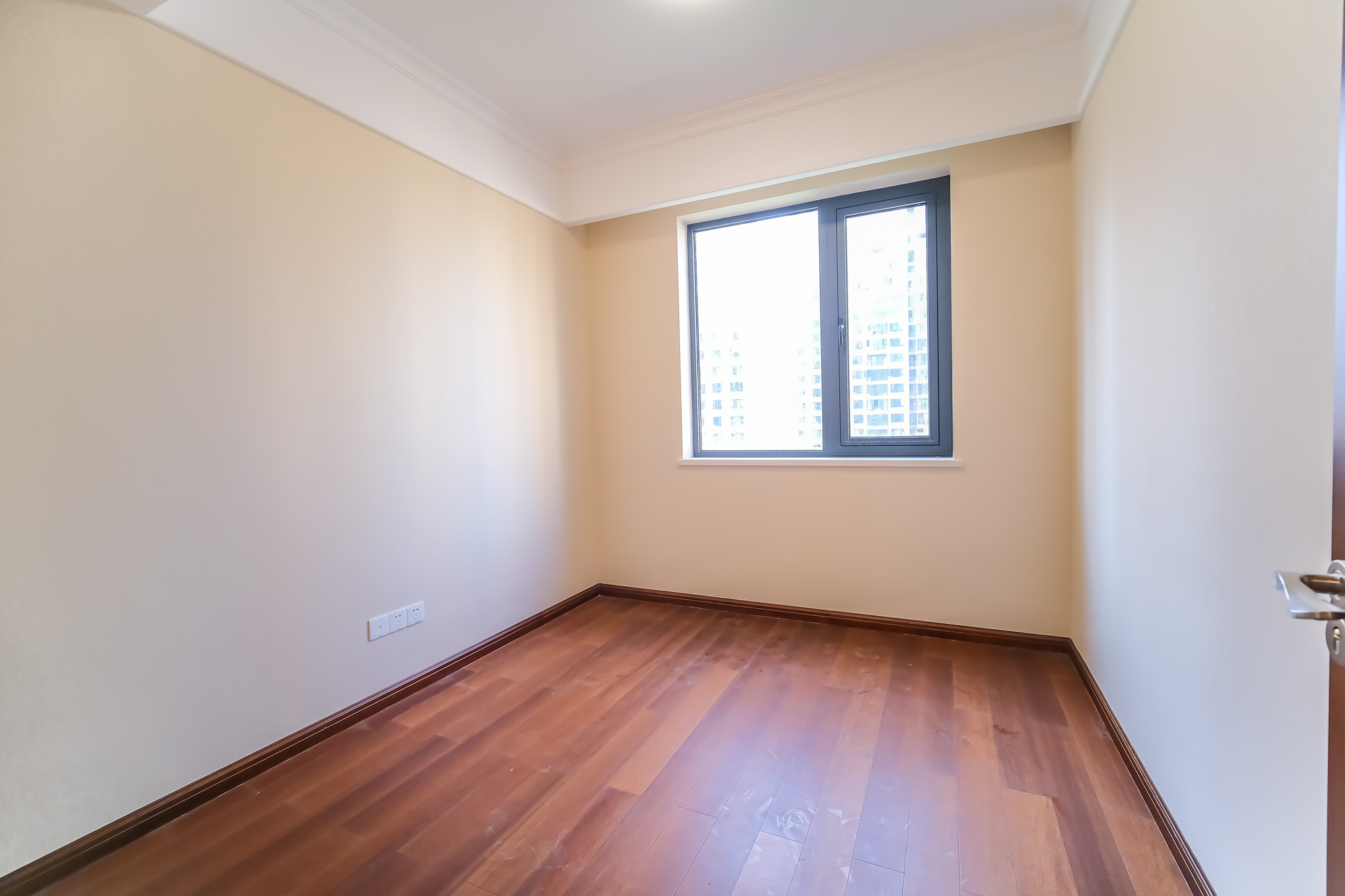 运达锦绣广场  5室2厅3卫    285.0万 运达锦绣广场  5室2厅3卫    285.0万卧室