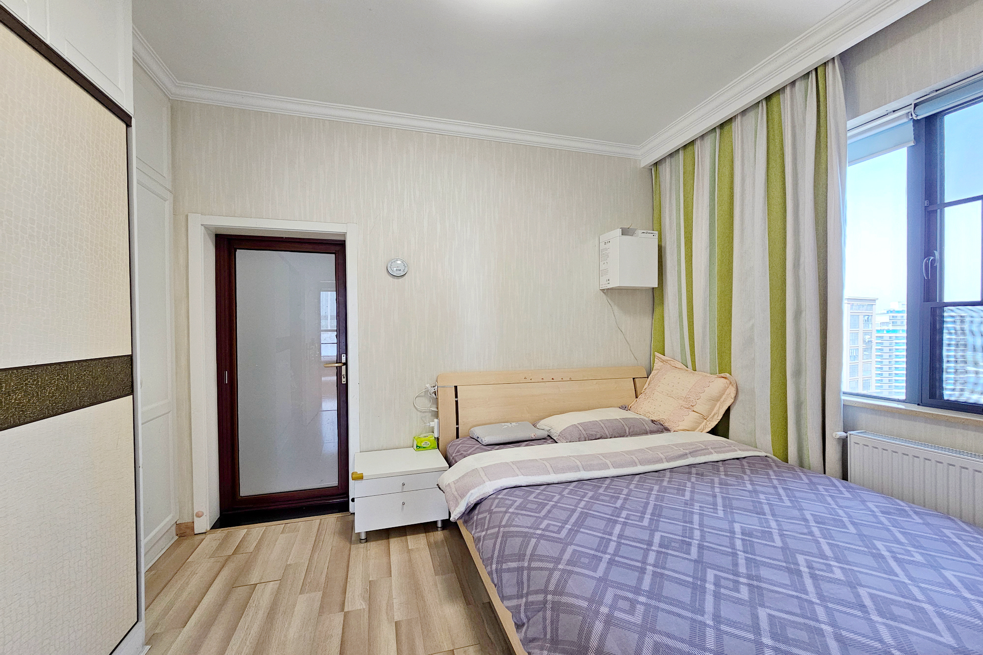 江河东澜湾  3室1厅2卫    89.0万卧室