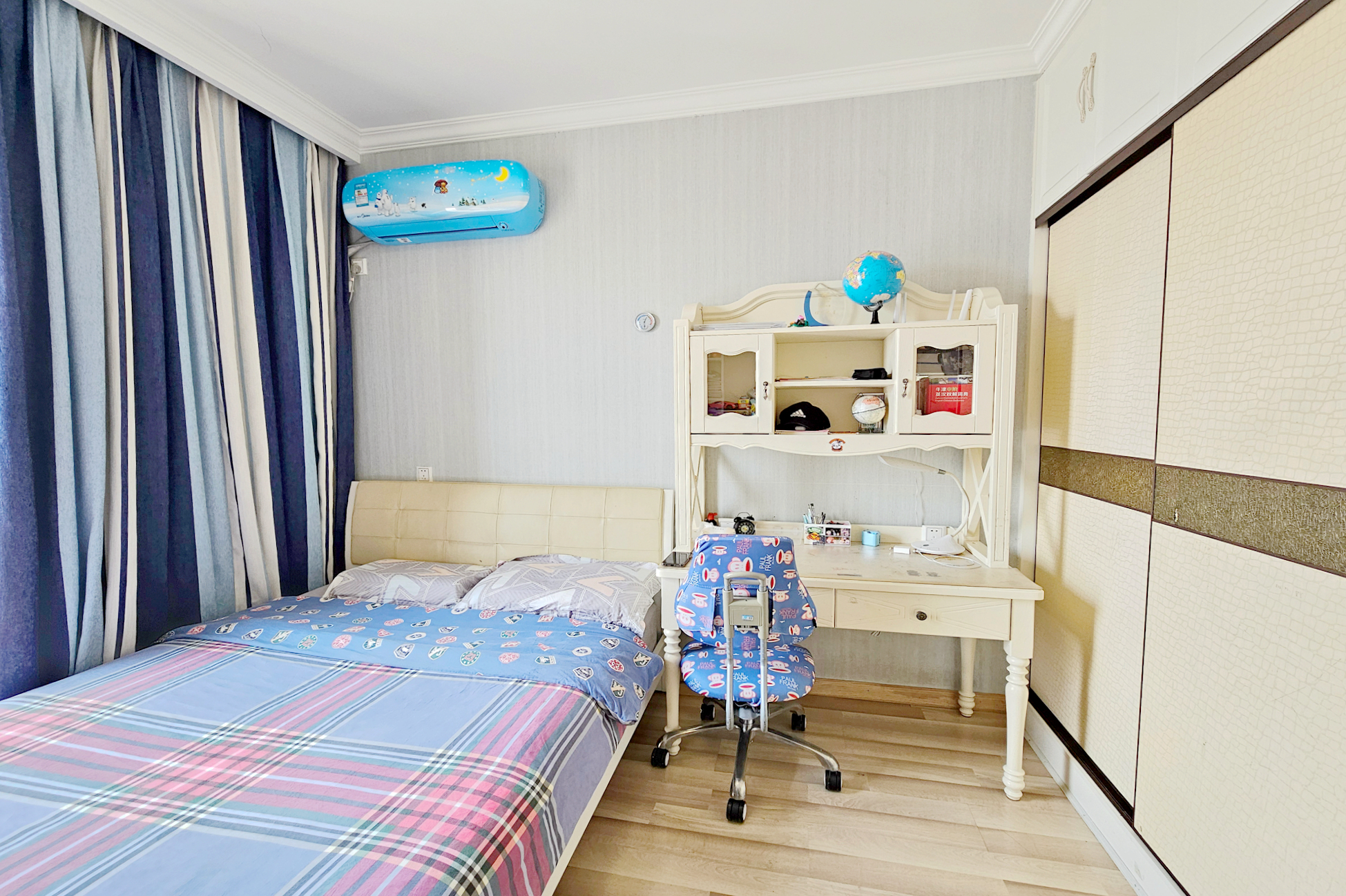 江河东澜湾  3室1厅2卫    89.0万卧室