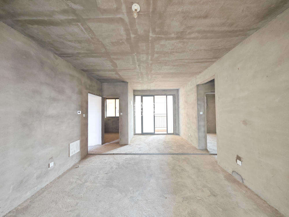 西湖鸿运佳苑  3室2厅2卫    93.0万