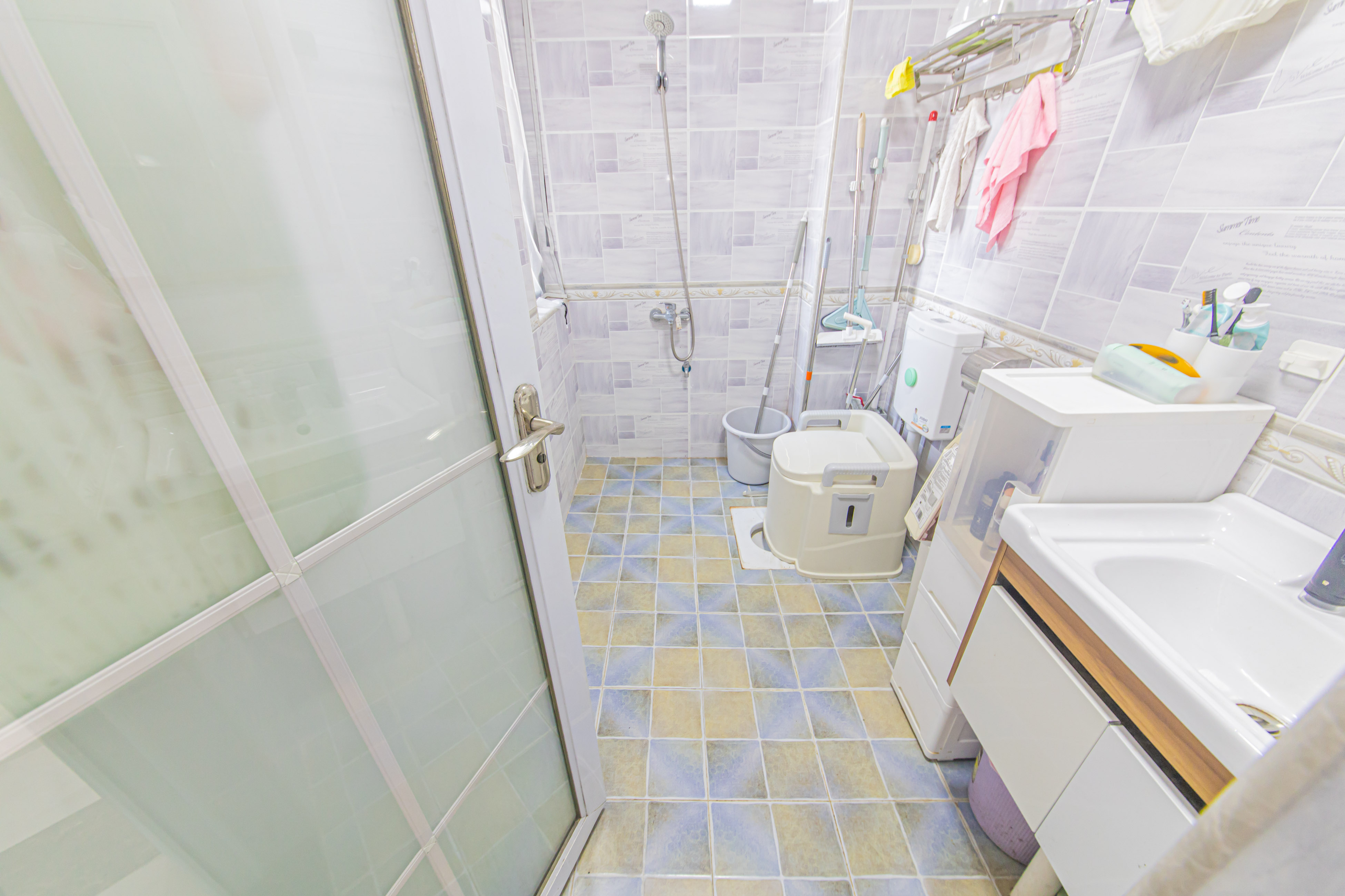 香芙嘉园(广铁湘府嘉园) 2室1厅1卫 60.8万 香芙嘉园(广铁湘府嘉园) 2室1厅1卫 60.8万卫生间