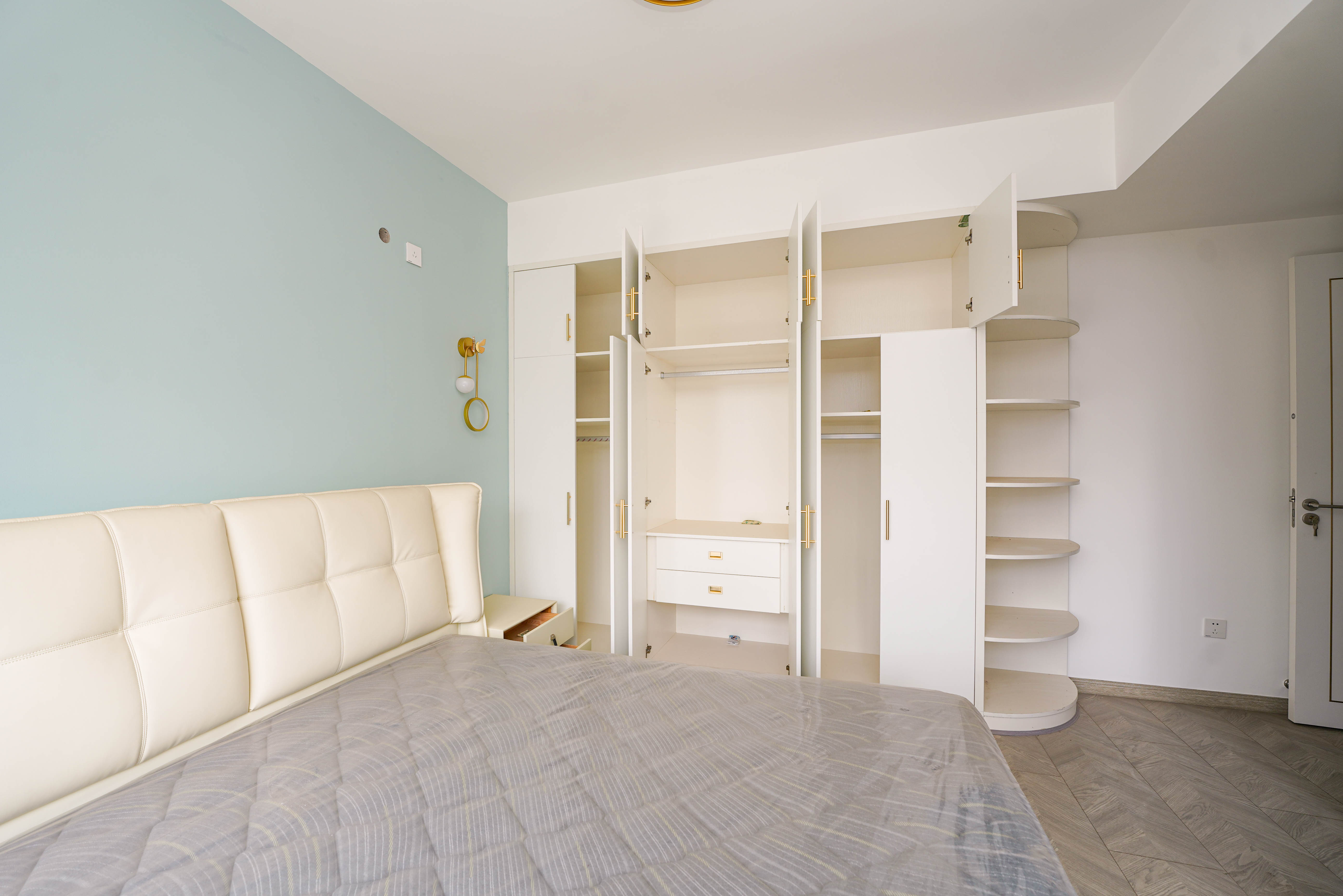 汇金城/嘉华城(二期、三期)  3室2厅2卫    130.8万 汇金城/嘉华城(二期、三期)  3室2厅2卫    130.8万卧室