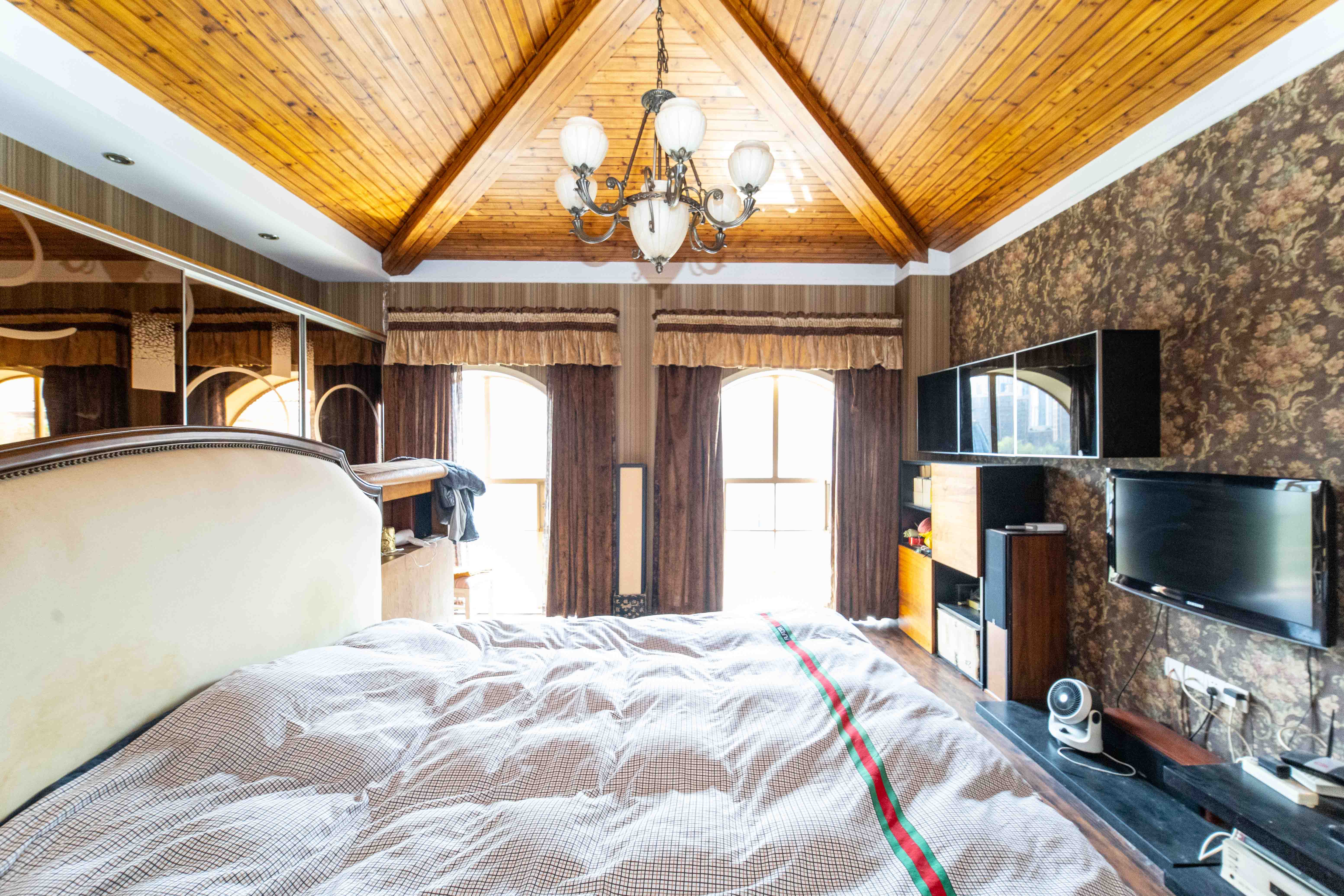 水云间 4室3厅3卫 318.0万 水云间 4室3厅3卫 318.0万卧室