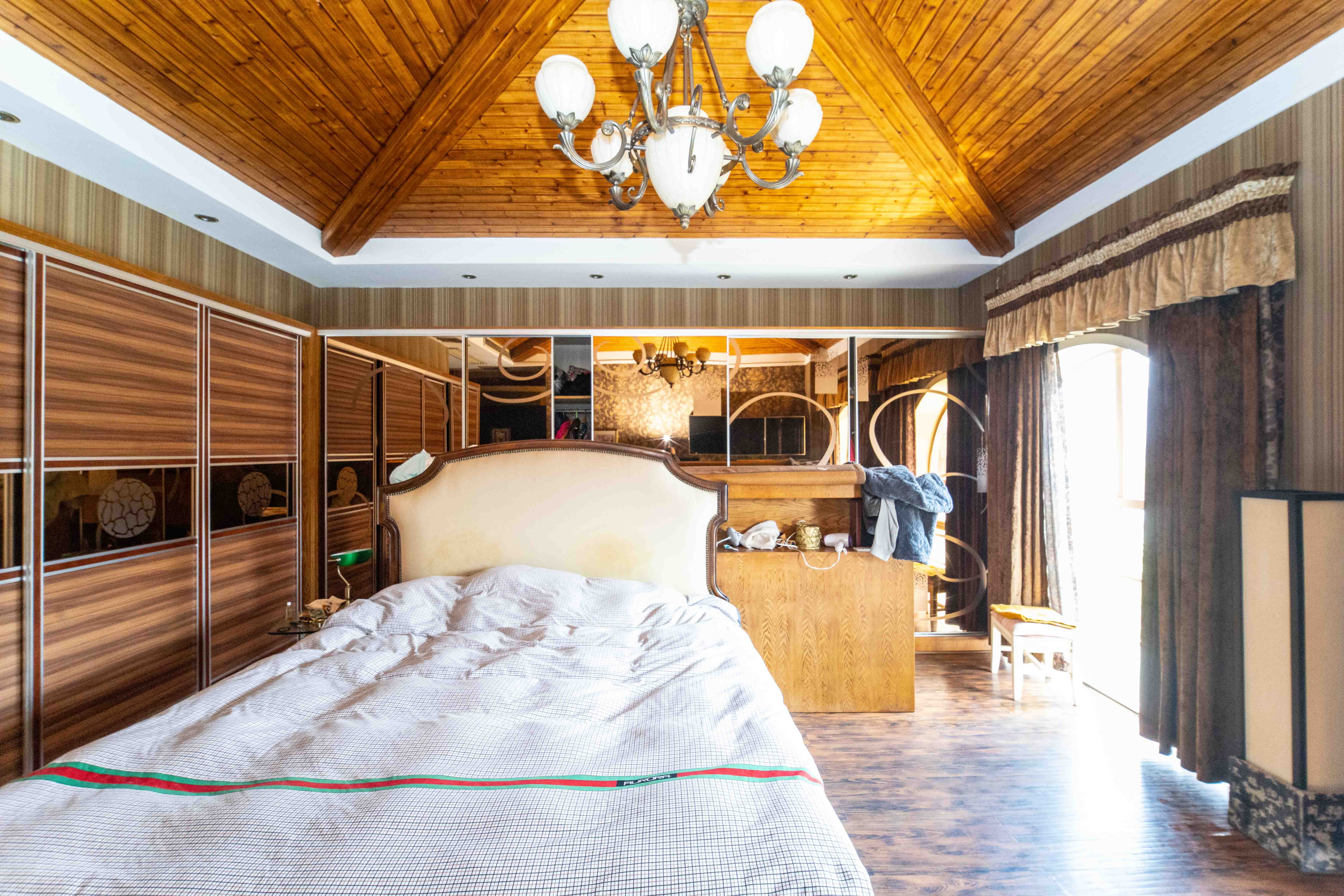 水云间 4室3厅3卫 318.0万 水云间 4室3厅3卫 318.0万卧室