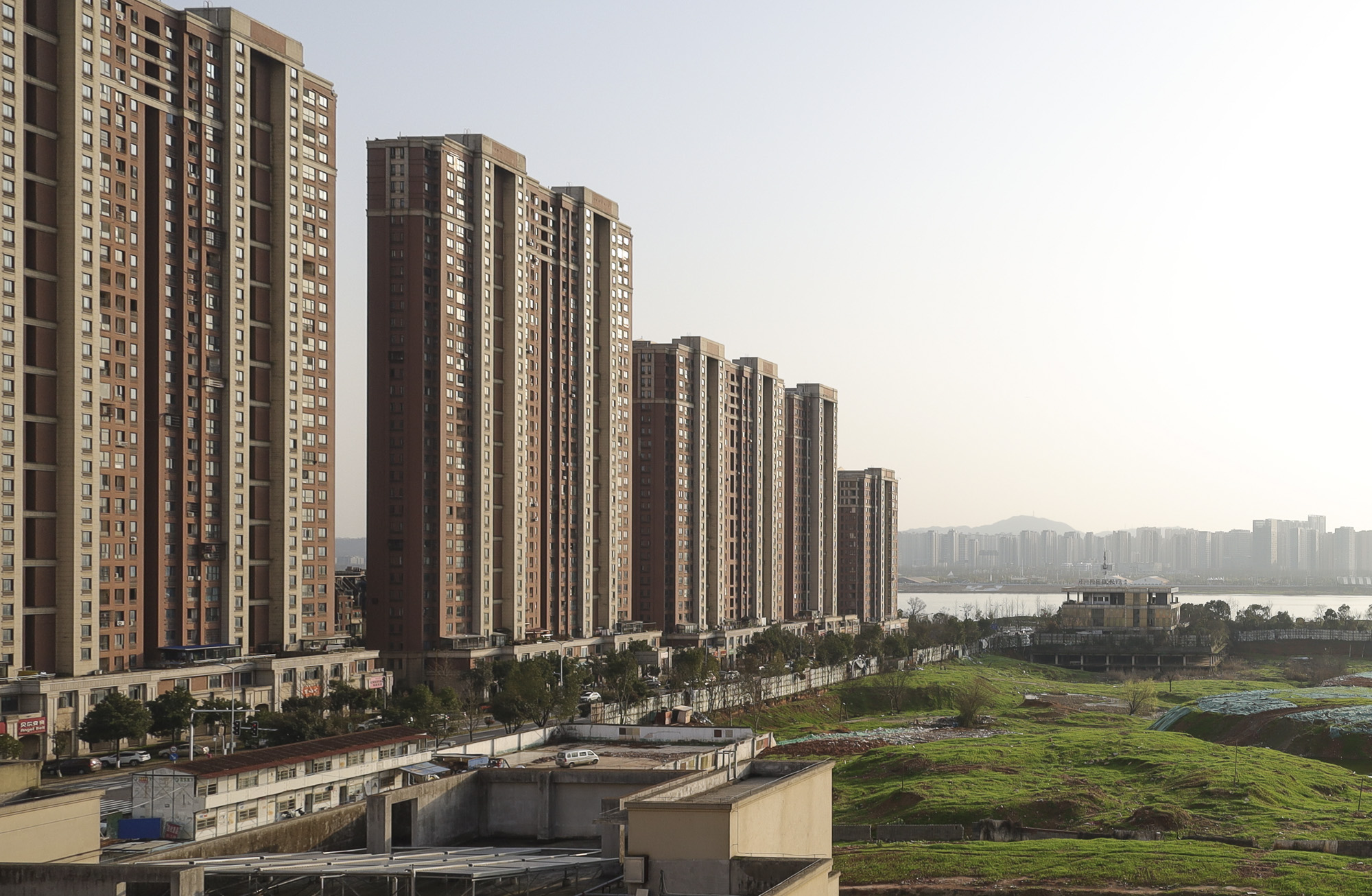 绿地海外滩二期  3室2厅2卫   92.00万其他