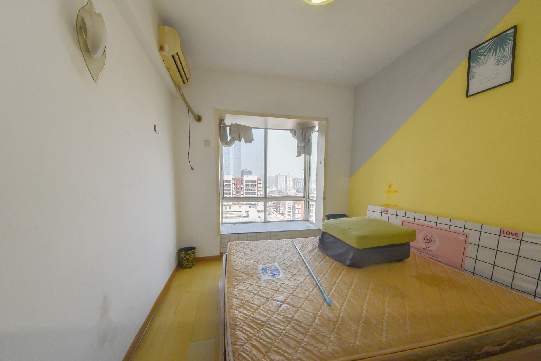 一心花苑  3室1厅1卫    105.0万卧室