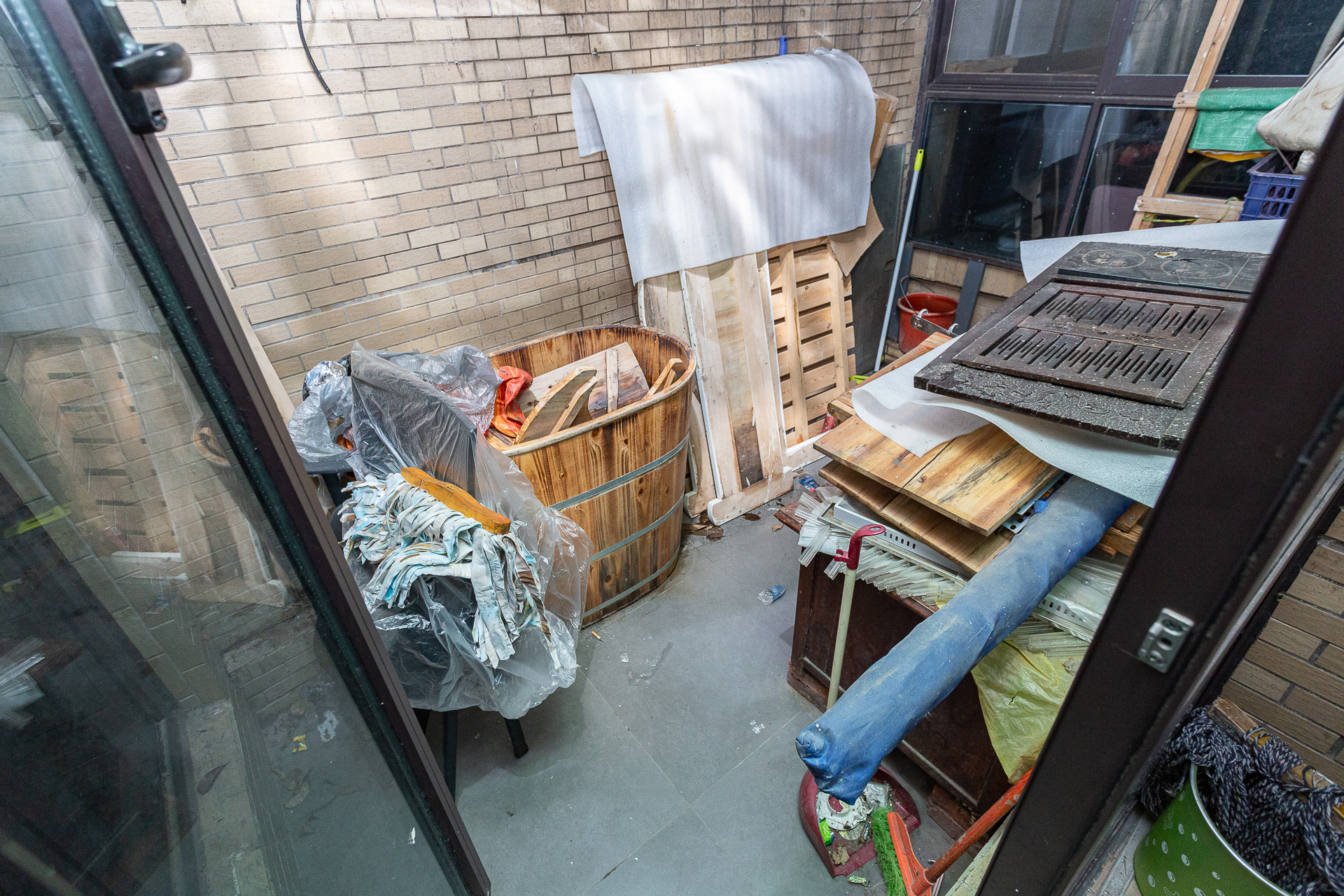 时代倾城一期  3室2厅2卫   90.00万阳台