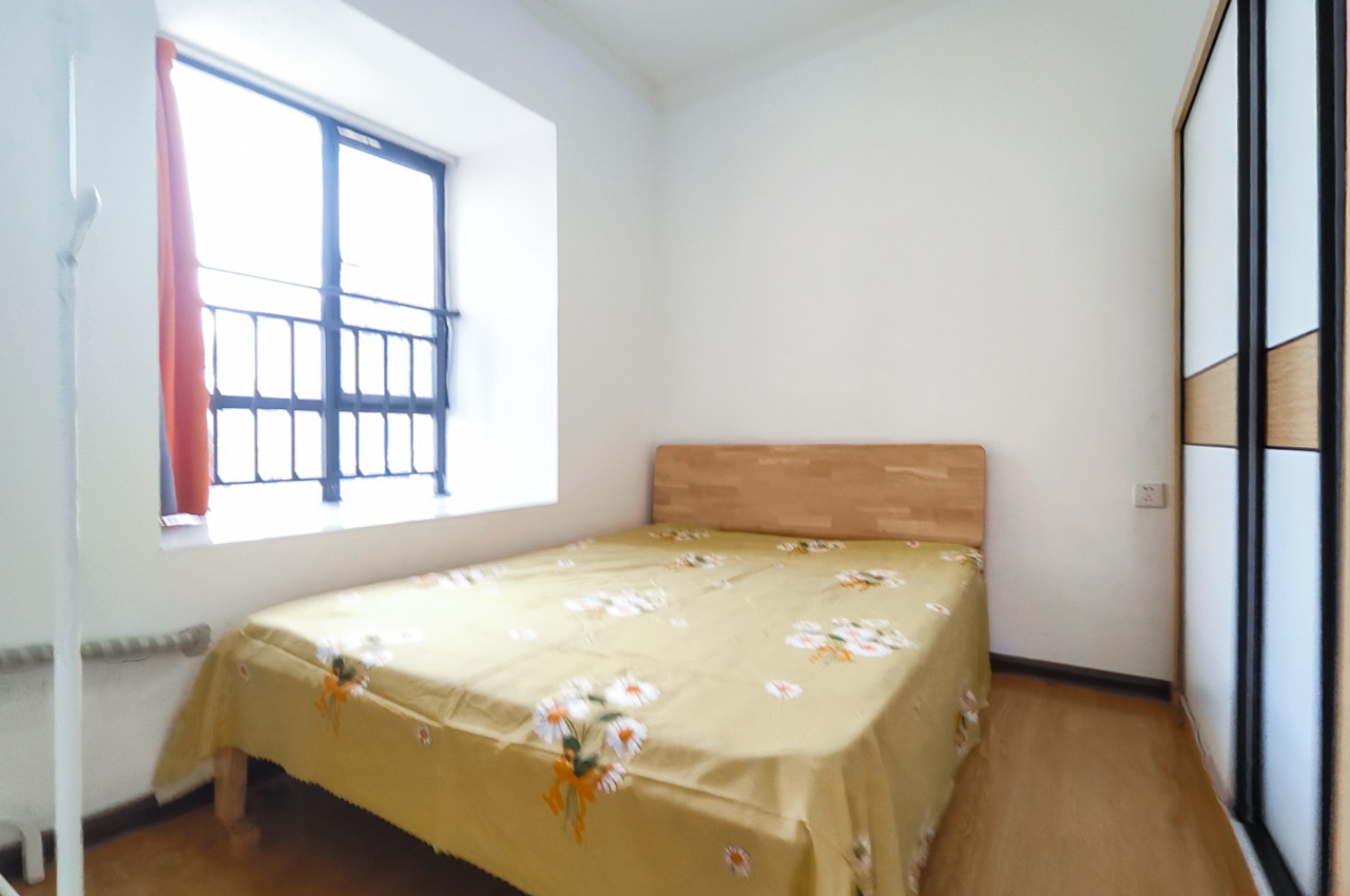 振业城三期  3室2厅2卫   153.00万卧室