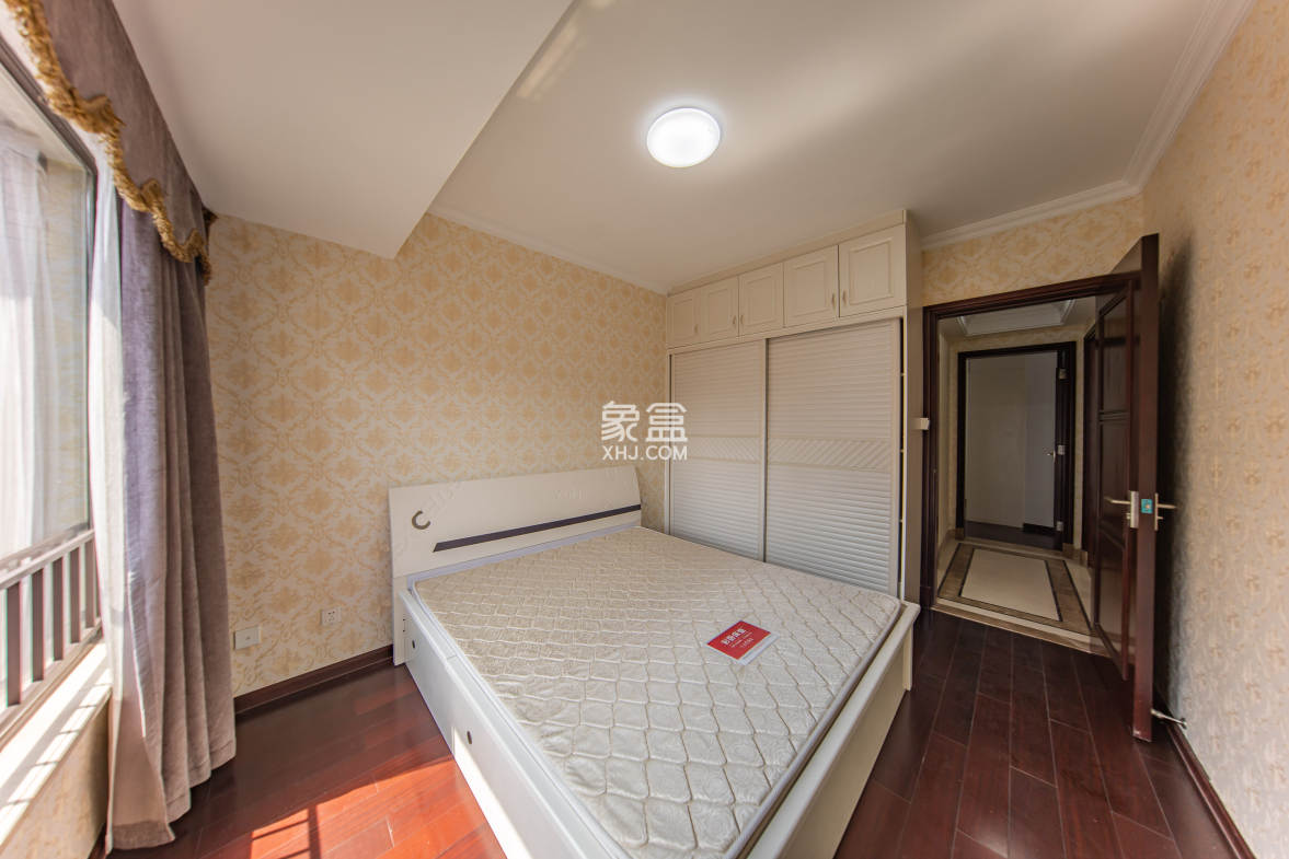 中海国际一期  2室2厅2卫    73.0万卧室