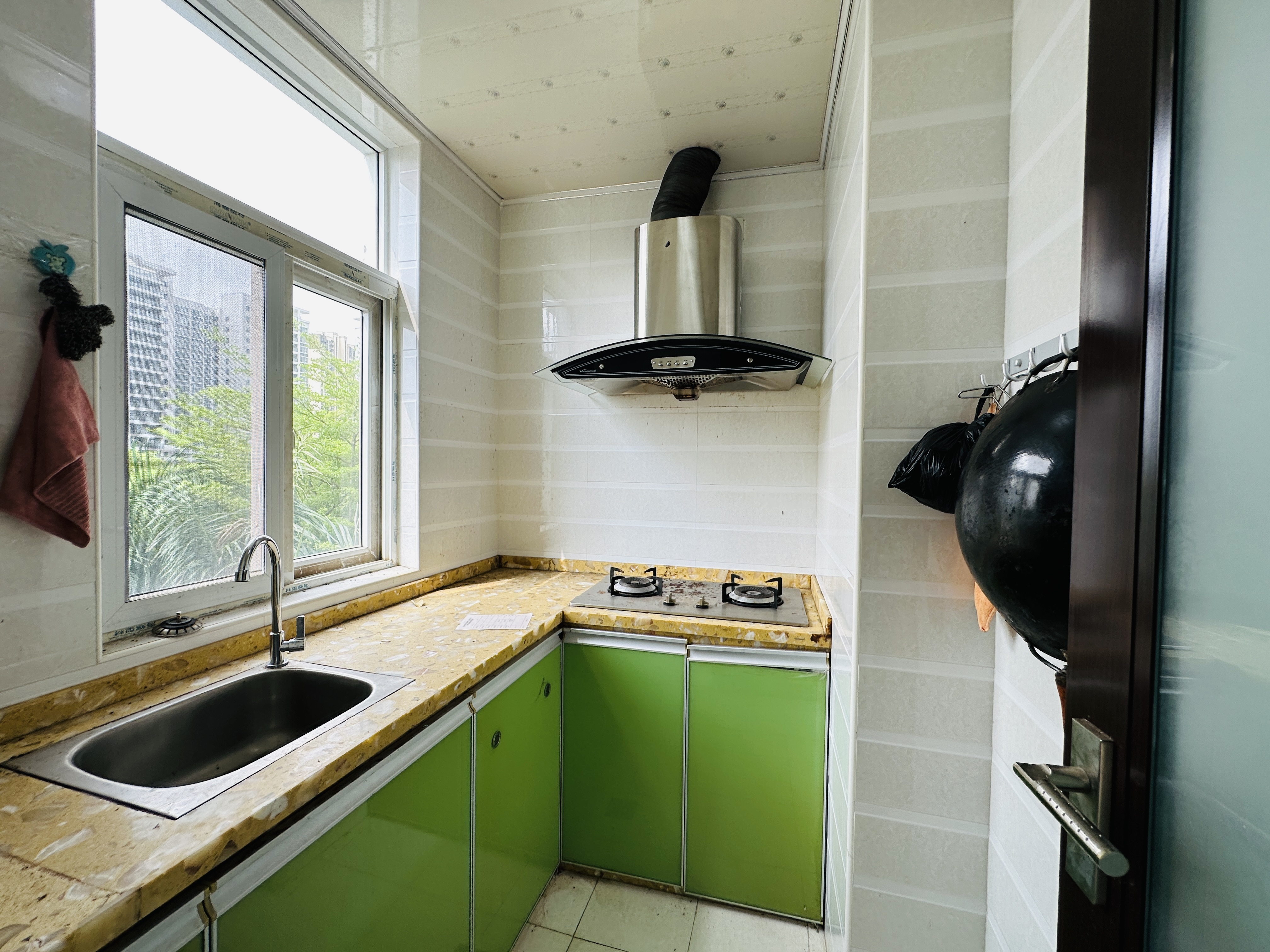 金和信花园  2室2厅1卫    105.0万 金和信花园  2室2厅1卫    105.0万厨房