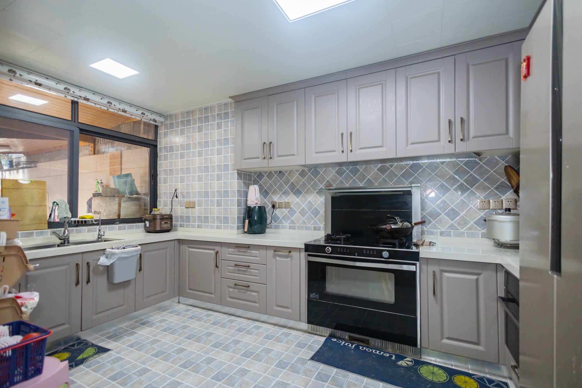 海伦春天  5室2厅3卫    298.0万厨房