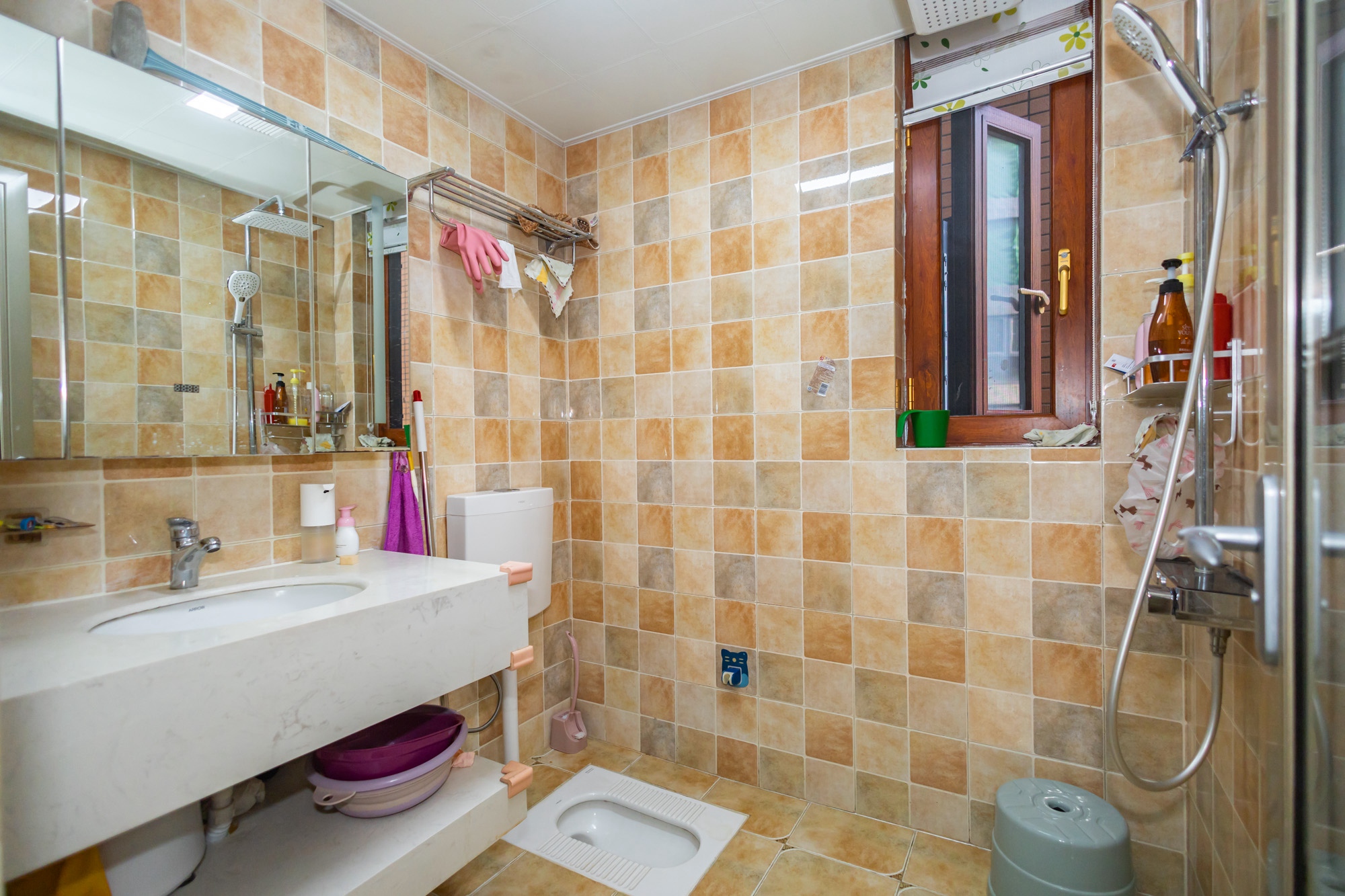 海伦春天  5室2厅3卫    298.0万卫生间