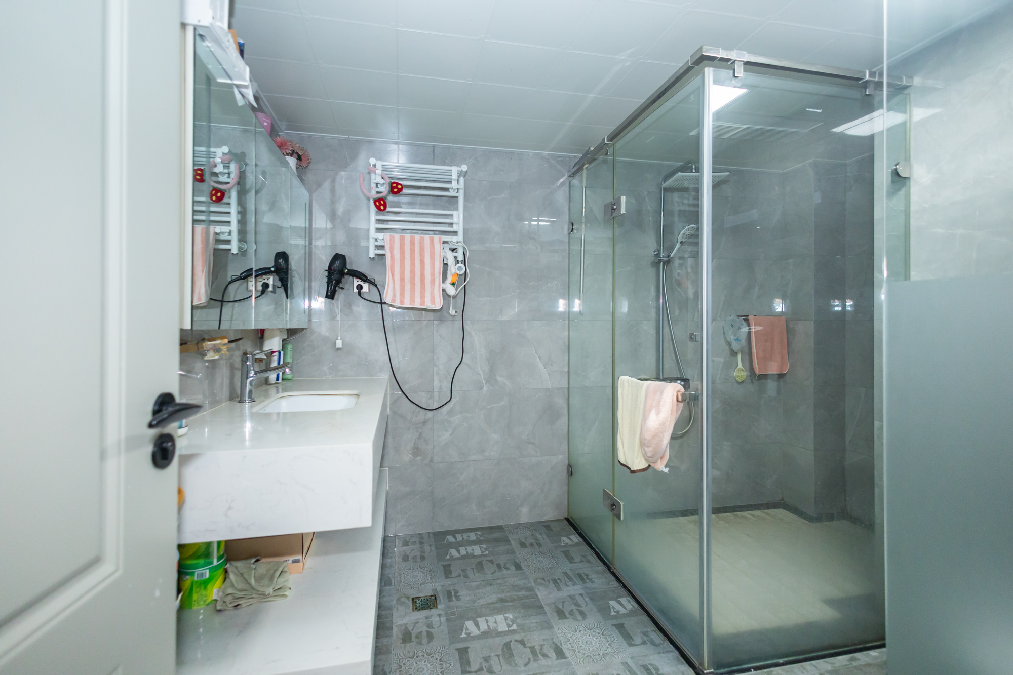 海伦春天  5室2厅3卫    298.0万卫生间