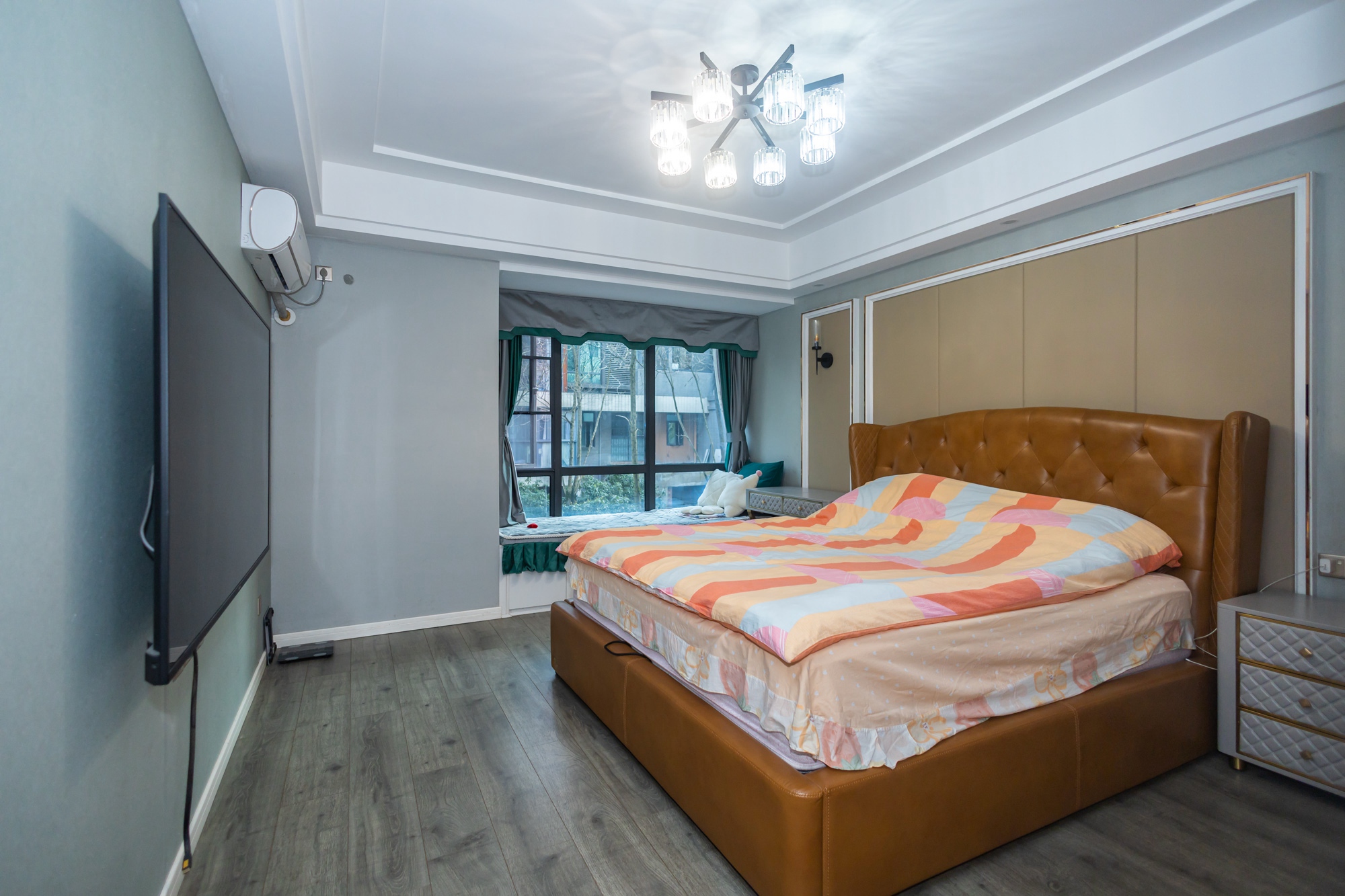 海伦春天  5室2厅3卫    298.0万卧室