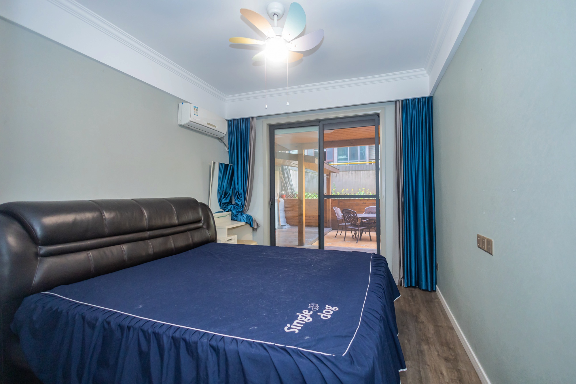 海伦春天  5室2厅3卫    298.0万卧室