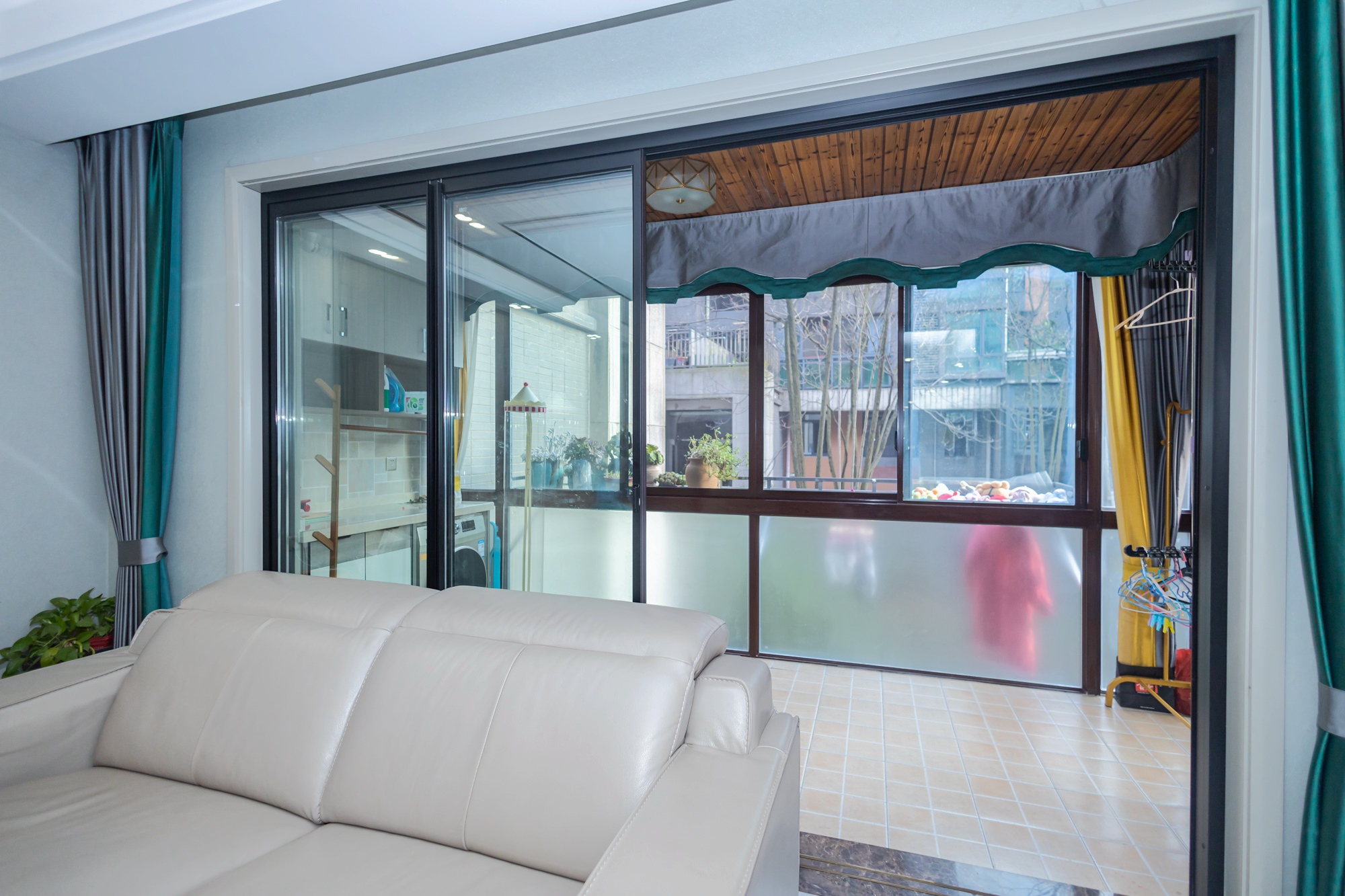 海伦春天  5室2厅3卫    298.0万阳台