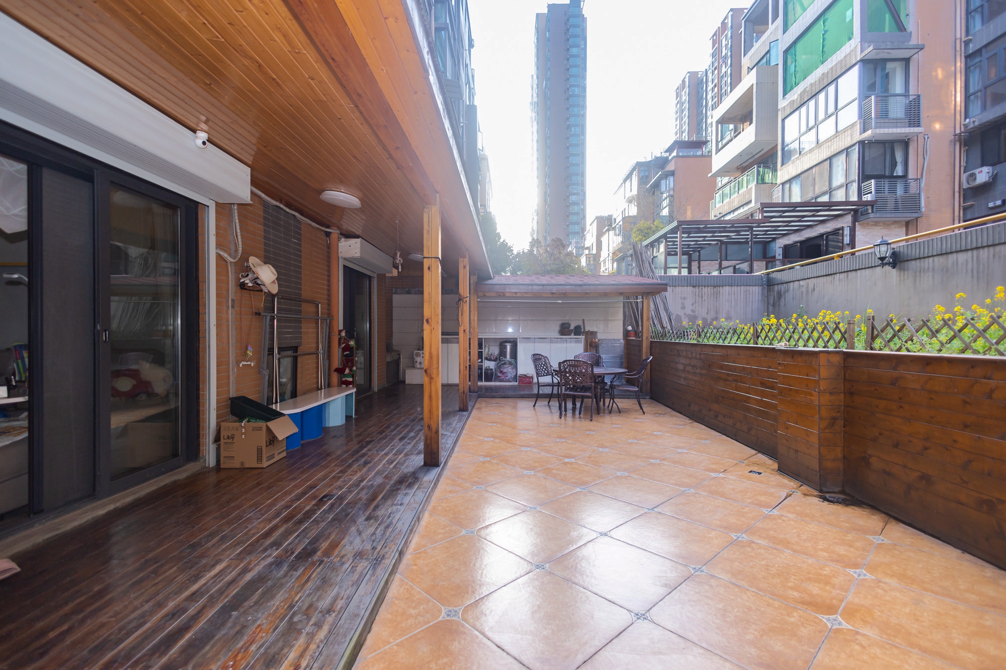 海伦春天  5室2厅3卫    298.0万阳台