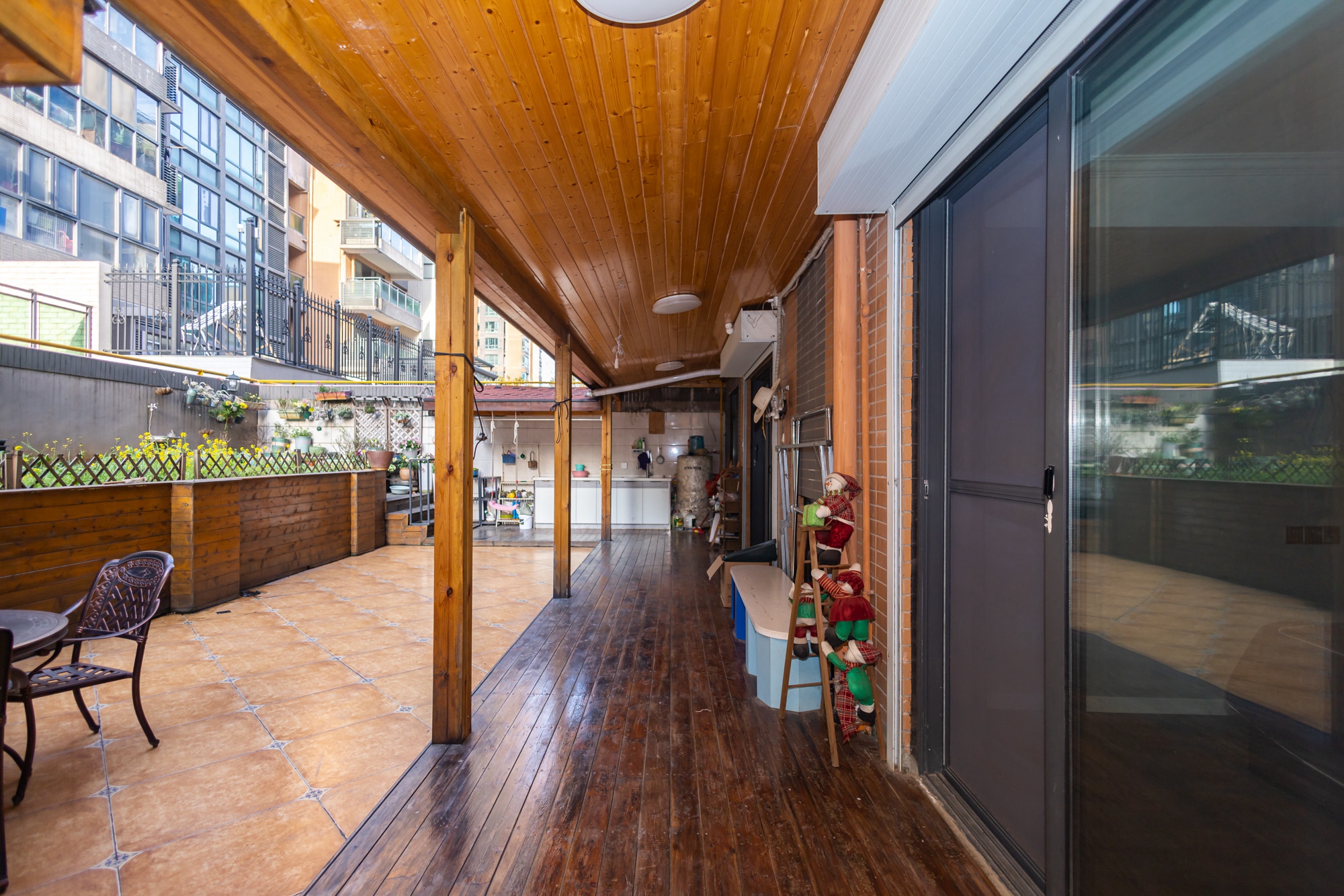 海伦春天  5室2厅3卫    298.0万阳台