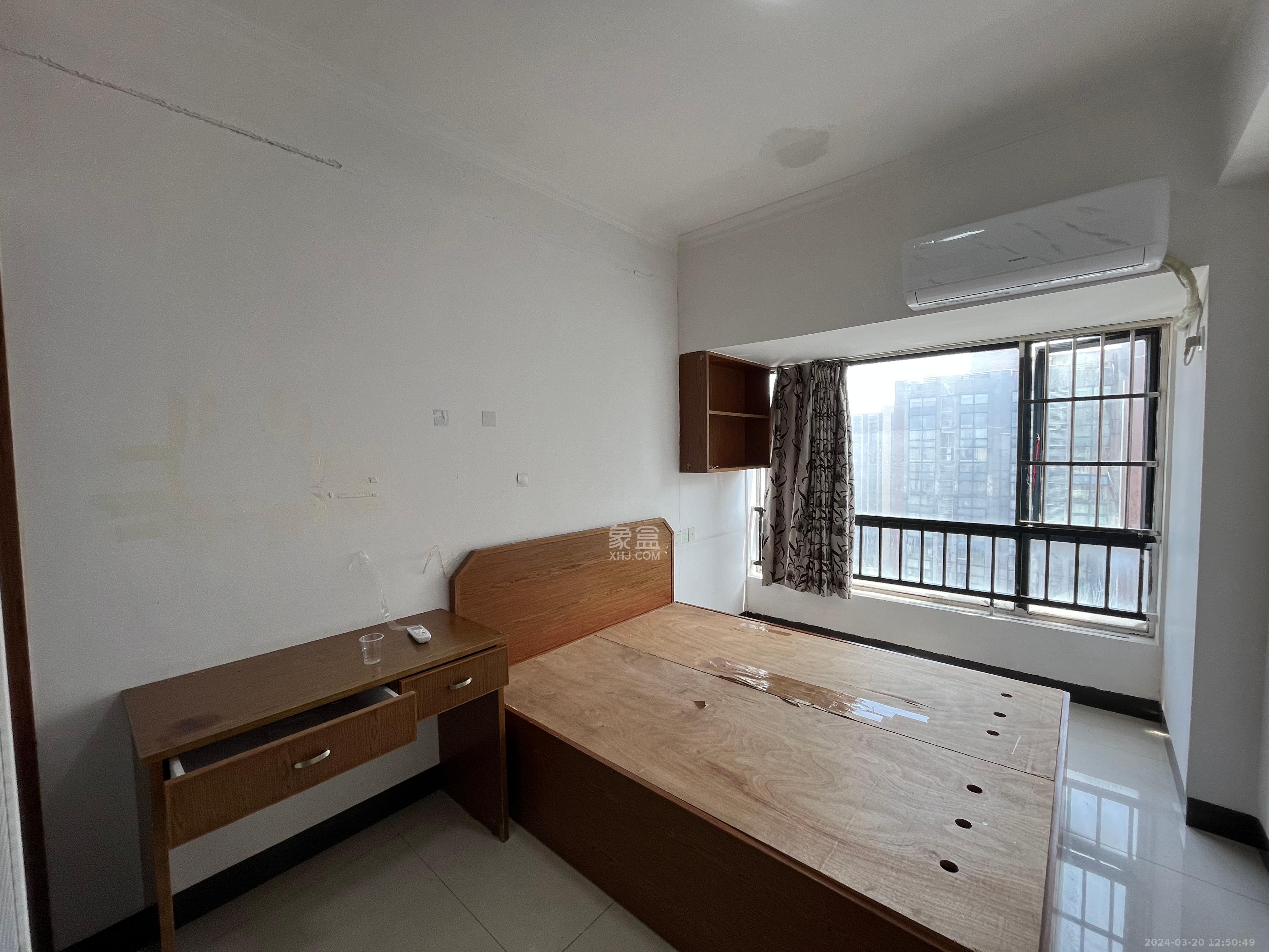 山水华景  2室2厅1卫    2200.0元/月室内图