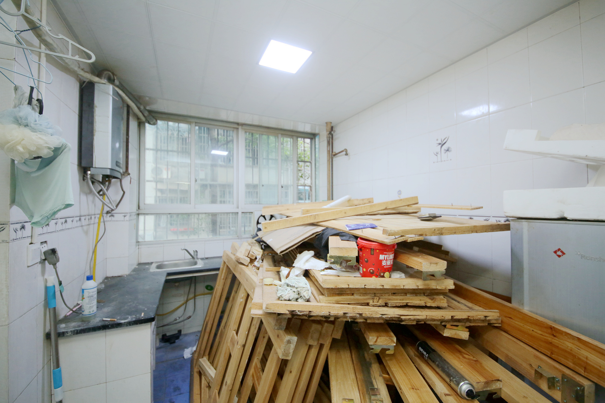 物贸小区  3室2厅1卫   67.00万厨房