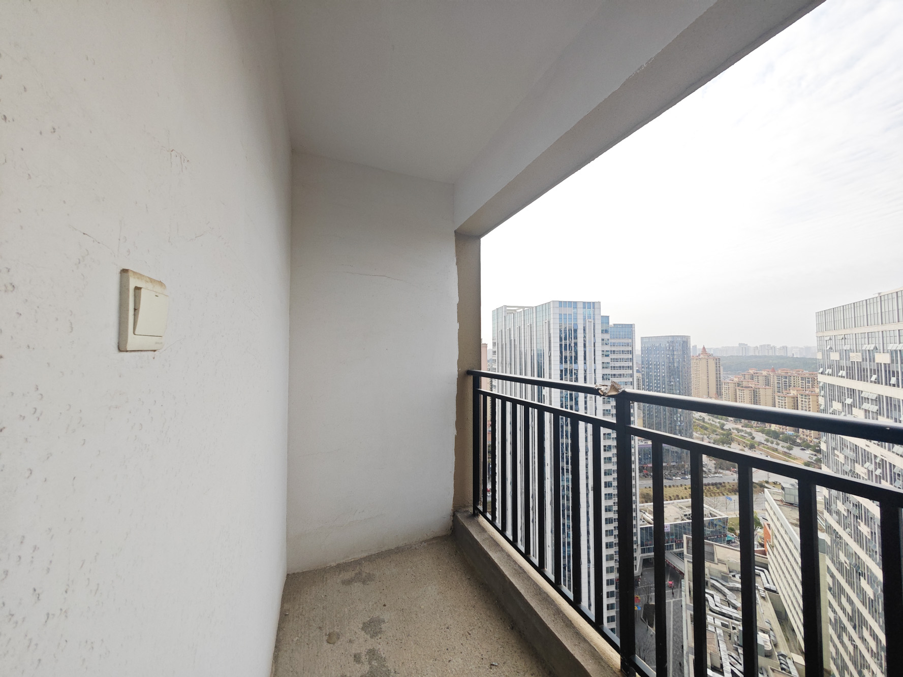 中建嘉和城  4室2厅2卫   110.00万阳台