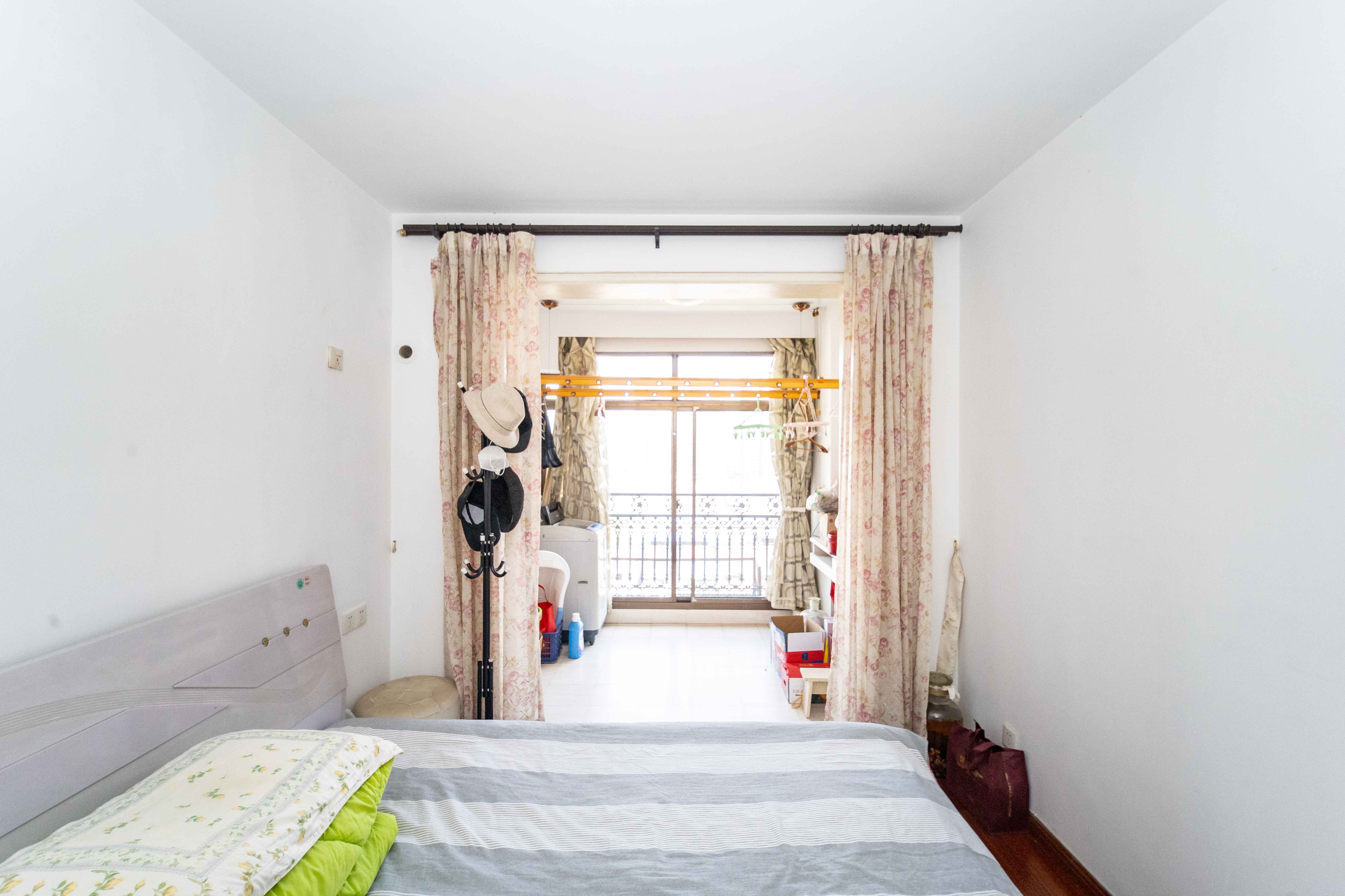 运通馨苑  3室2厅2卫   125.00万卧室