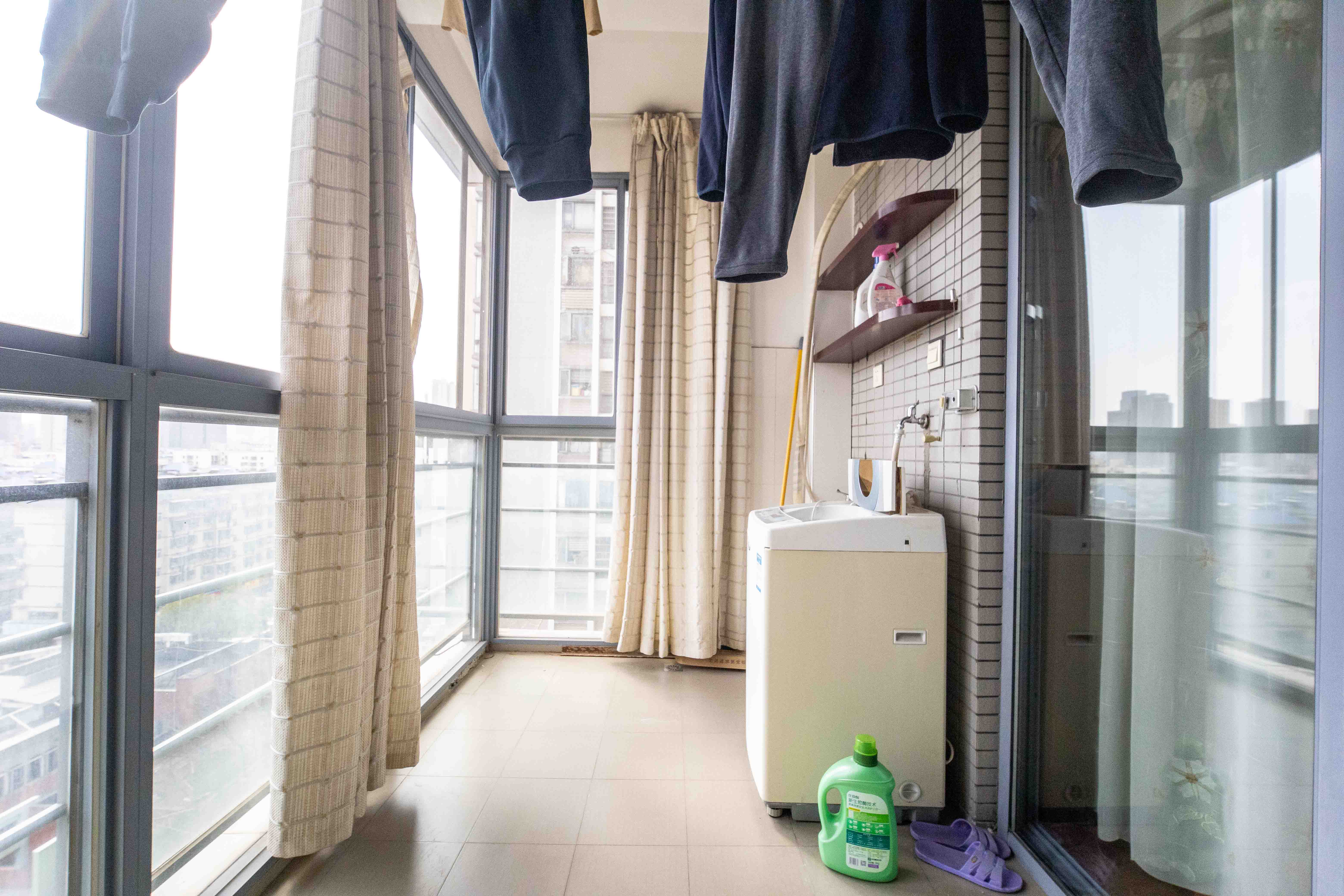 银港水晶城  3室2厅2卫   135.60万阳台