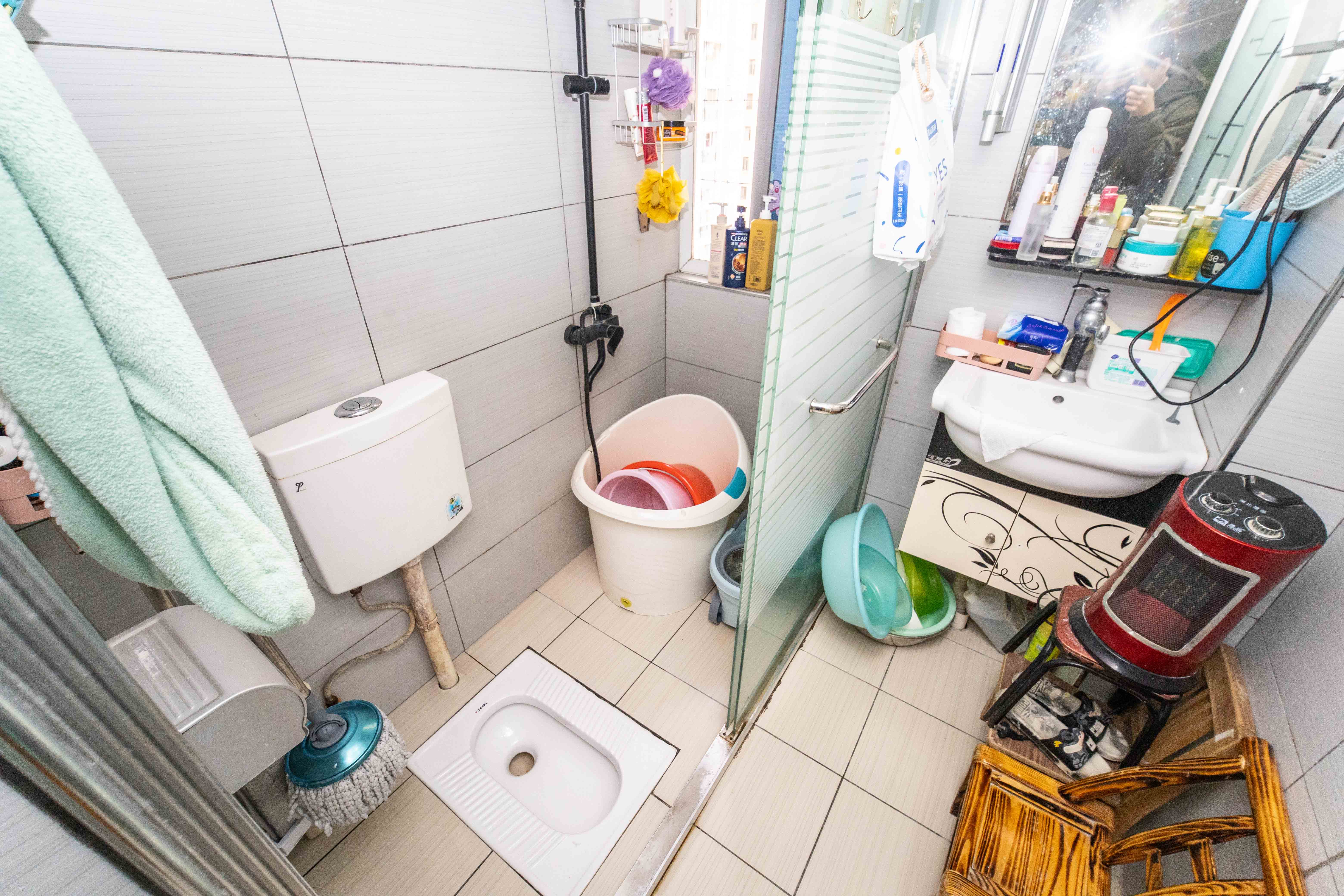 银港水晶城  2室2厅1卫    75.0万卫生间