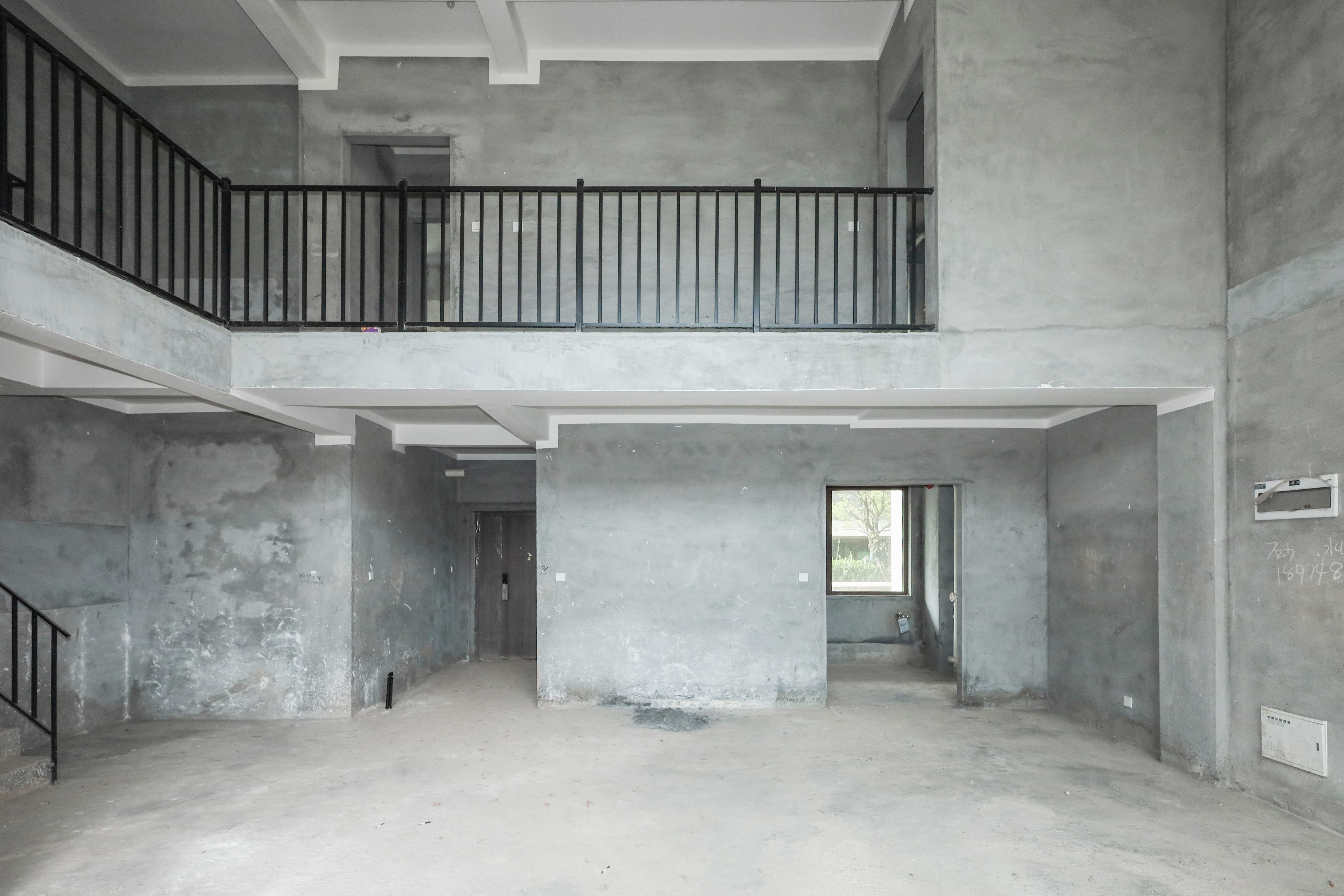 绿地麓湖郡 5室2厅3卫 325.0万 绿地麓湖郡 5室2厅3卫 325.0万客厅