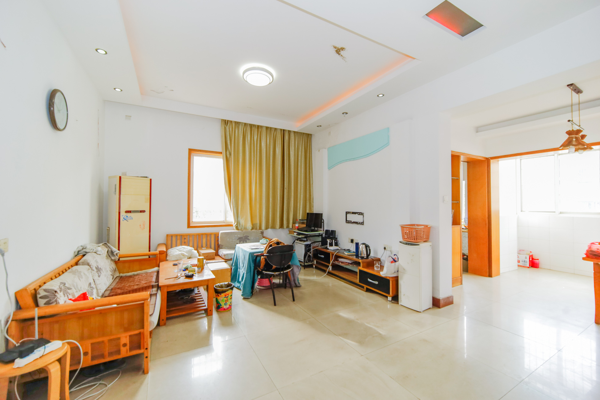 德馨园  4室2厅2卫    52.8万 德馨园  4室2厅2卫    52.8万客厅